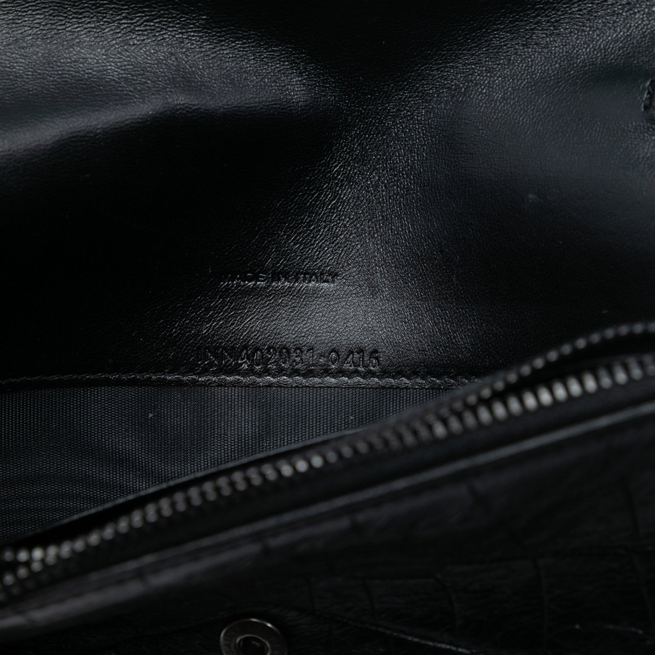 Saint Laurent Croc Embossed Leather Monogram Monochrome Envelope Chain Wallet Zwart