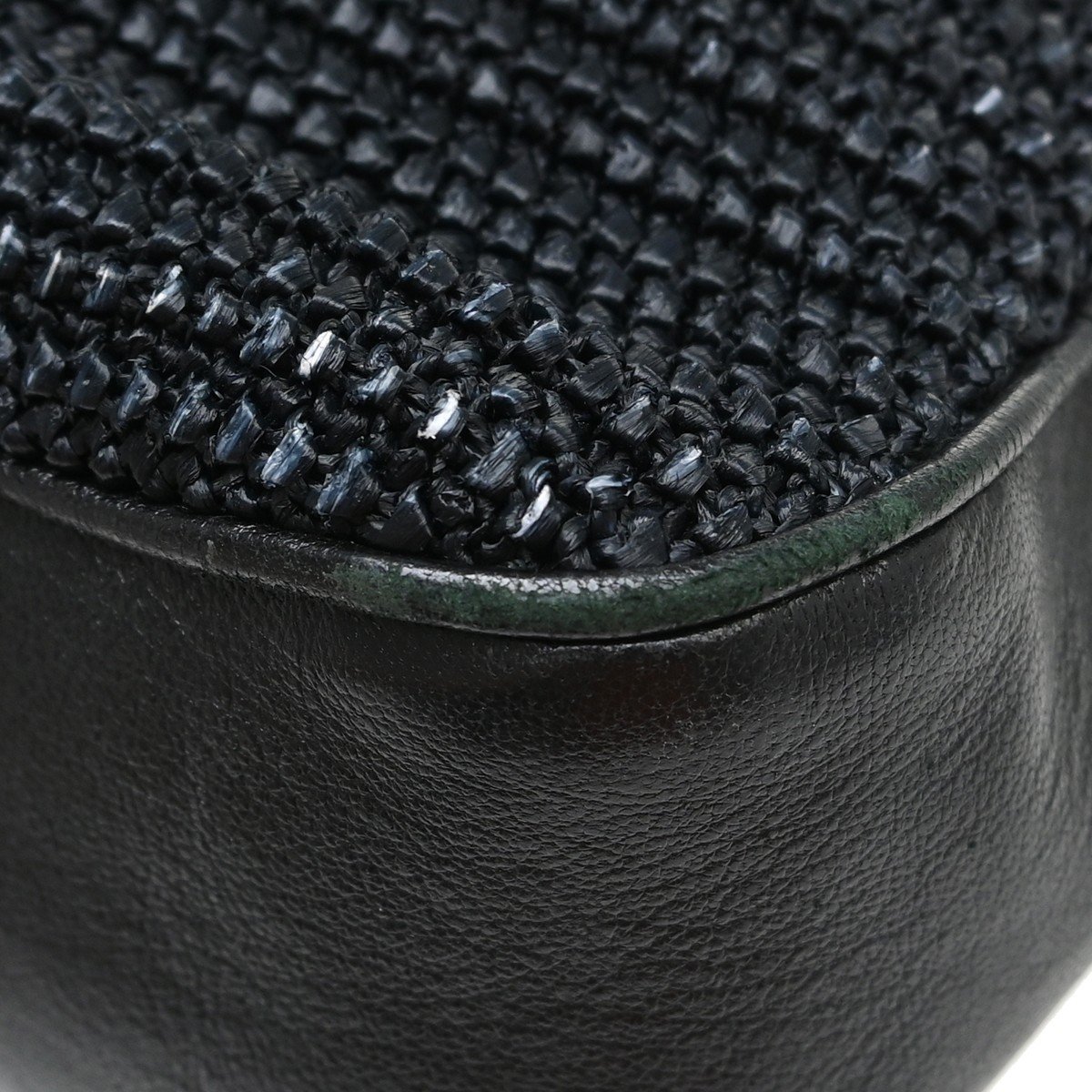 Saint Laurent Lou Camera Raffia Small Zwart