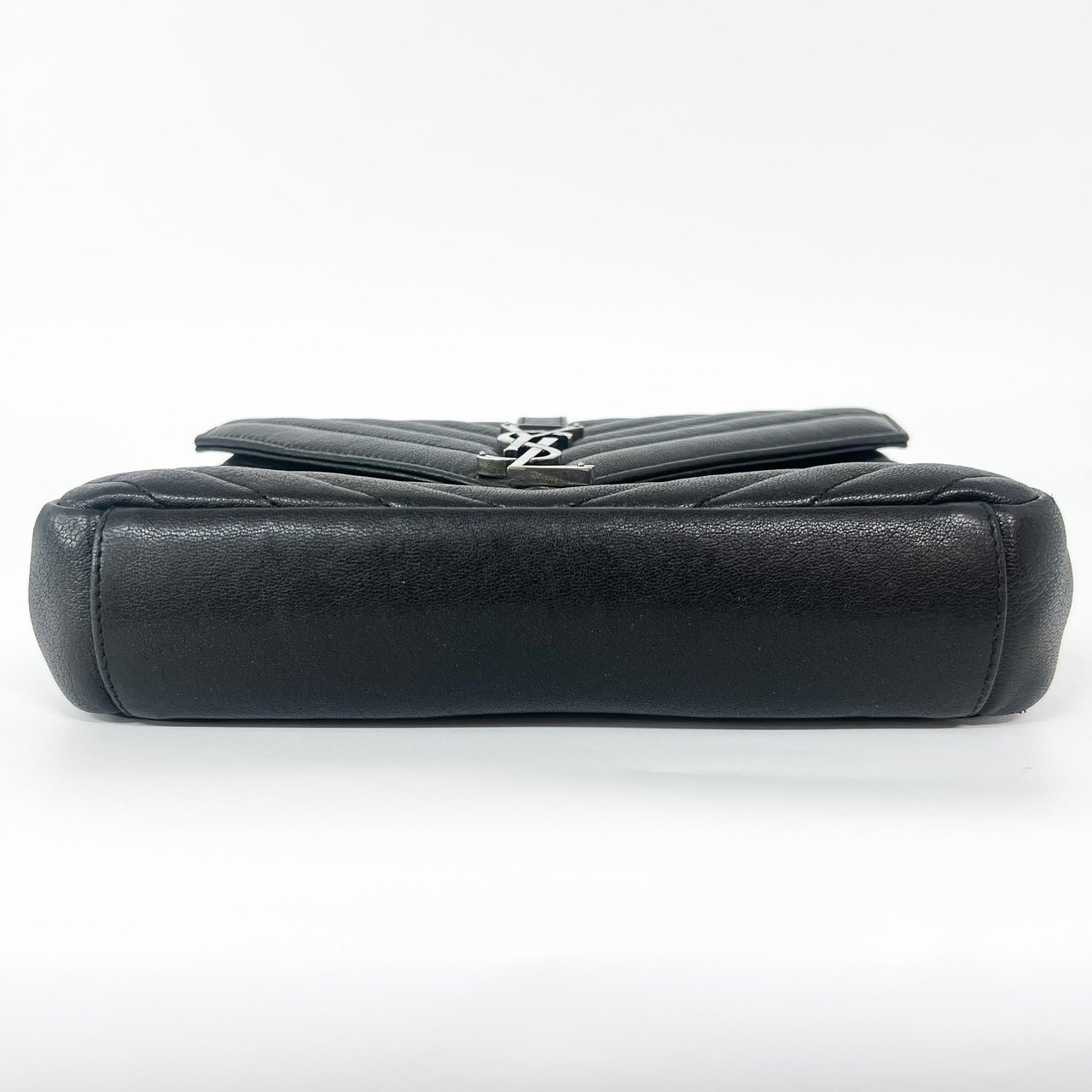 Saint Laurent Saint Laurent Classic Monogram College Bag Matelasse Chevron Leather Medium Zwart