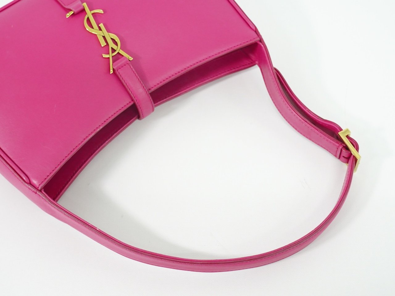 Saint Laurent Saint Laurent Le 5 a 7 Hobo Leather Small Roze