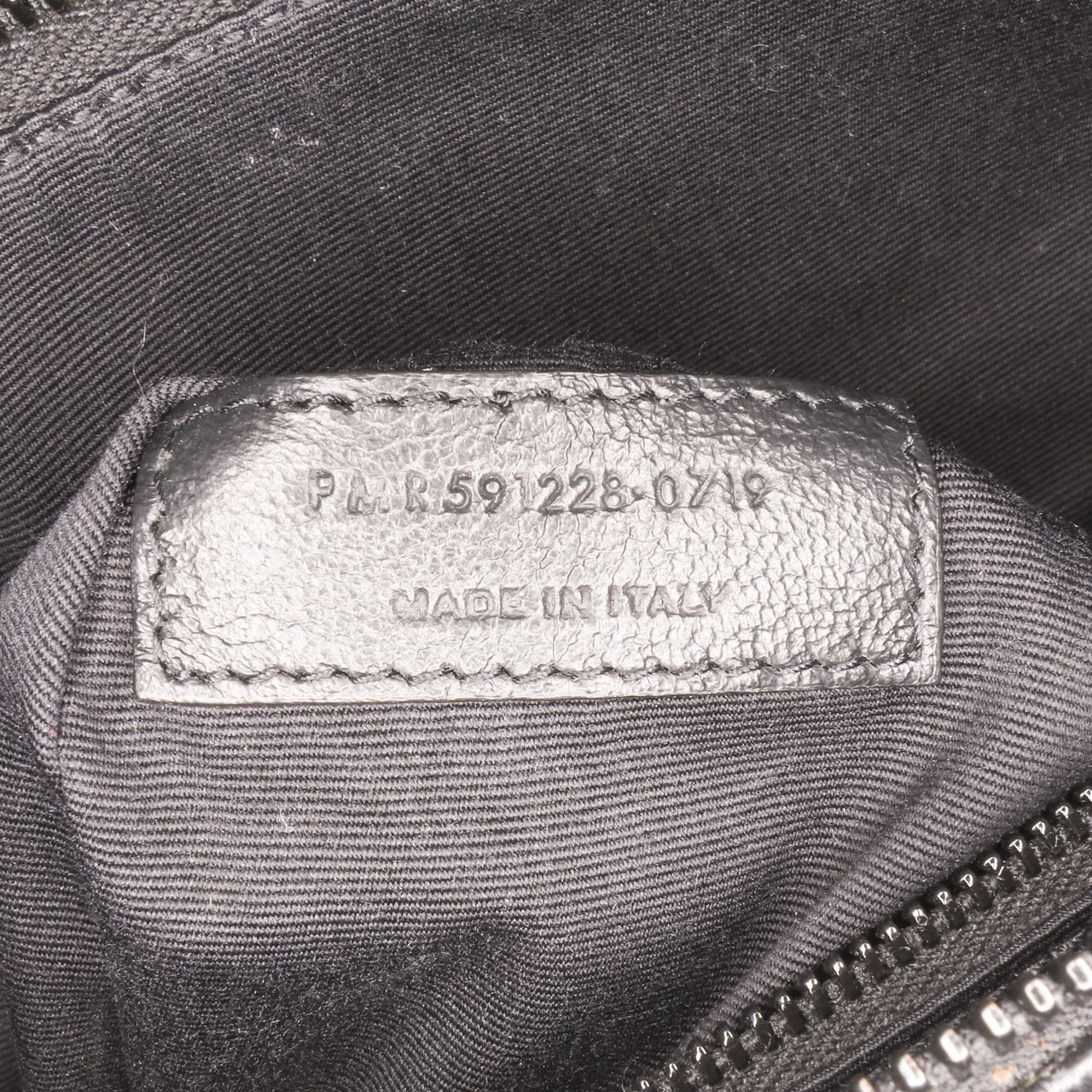 Saint Laurent Baby Crocodile Embossed Leather Monogram Niki Shoulder Bag Zwart