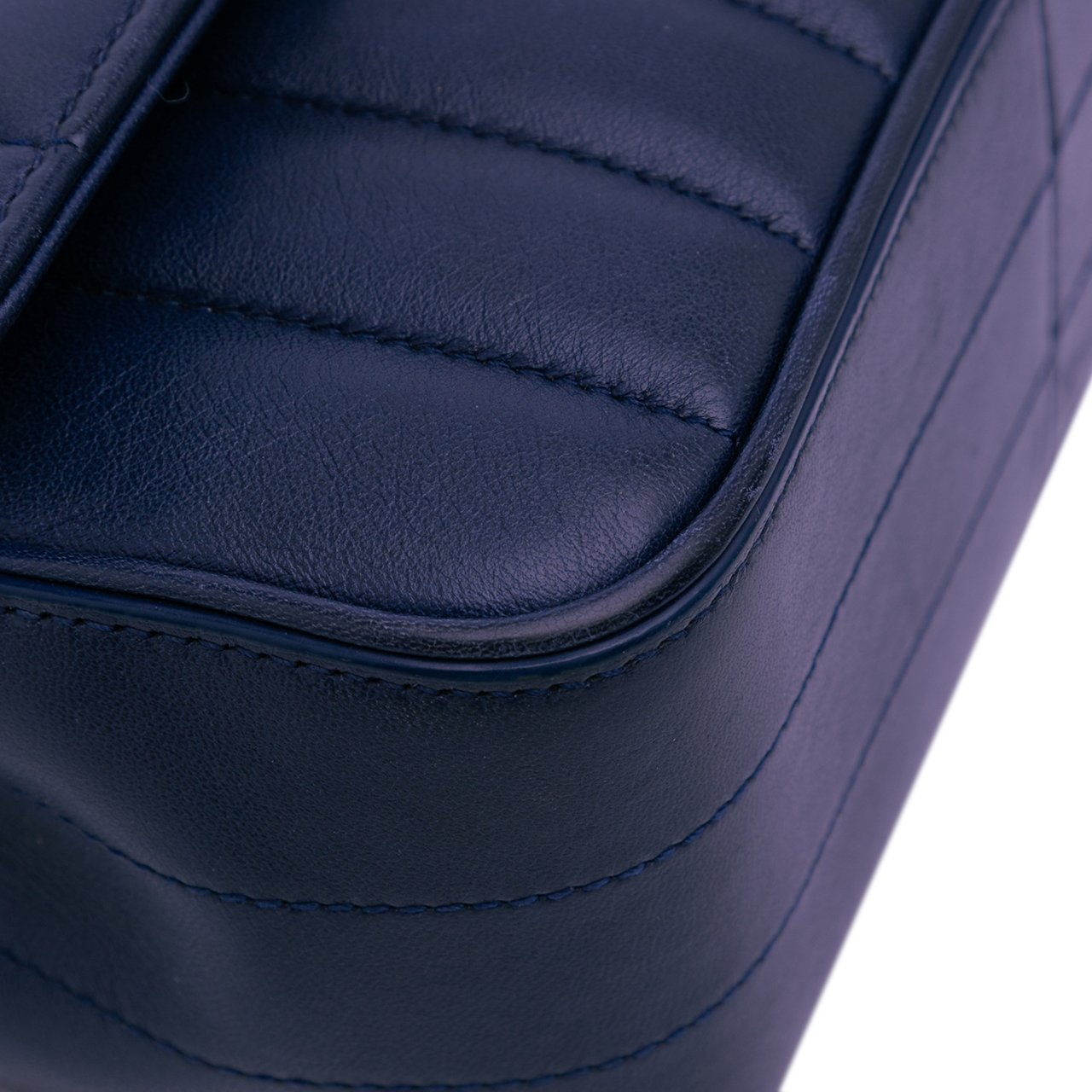 Saint Laurent Medium Lambskin Monogram Vicky Chain Bag Blauw
