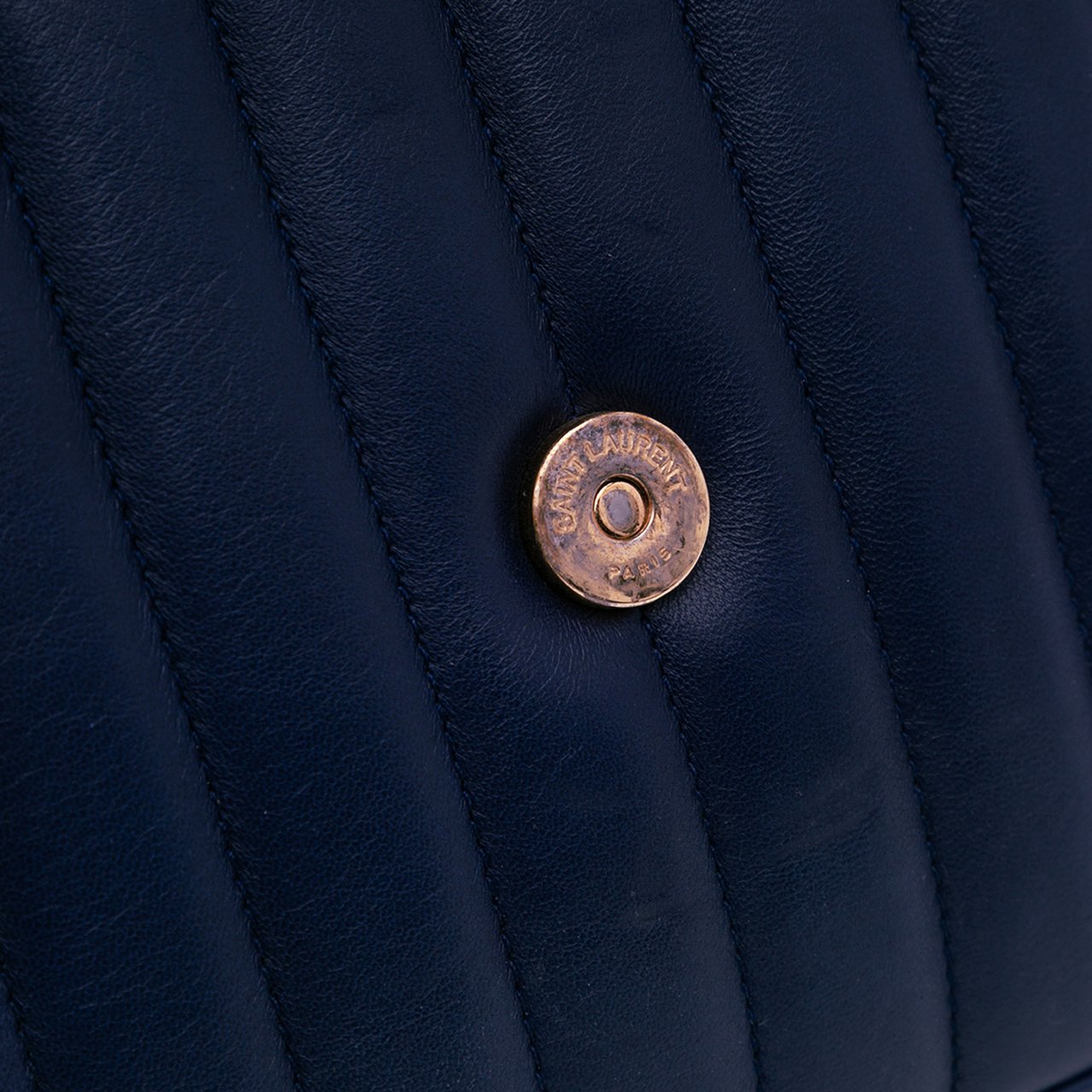 Saint Laurent Medium Lambskin Monogram Vicky Chain Bag Blauw