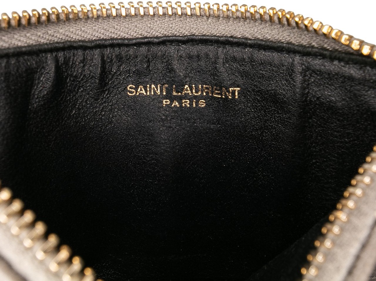 Saint Laurent Grain De Poudre Chevron Monogram Fragments Zippered Card Case Grijs