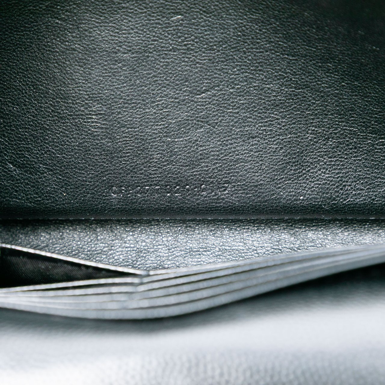 Saint Laurent Medium Grain De Poudre Monogram Kate Crossbody Zwart