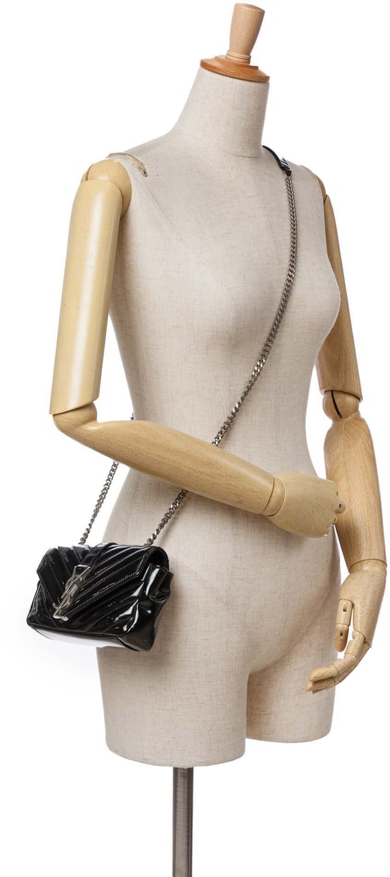 Saint Laurent Baby Patent Chevron Classic Monogram Chain Bag Zwart
