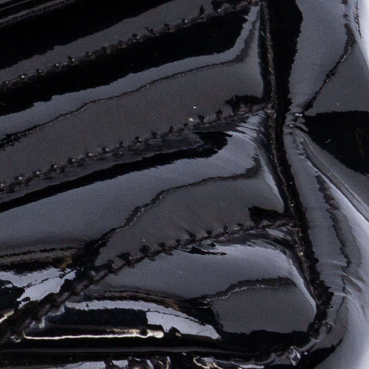 Saint Laurent Baby Patent Chevron Classic Monogram Chain Bag Zwart