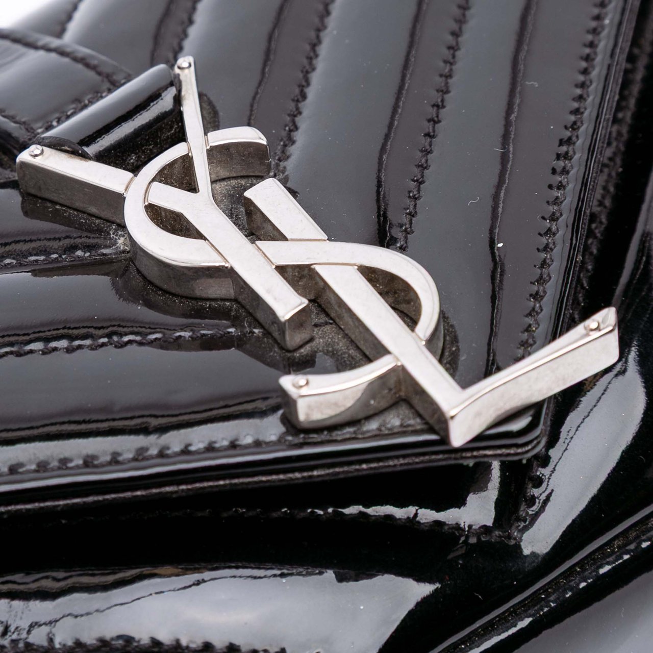 Saint Laurent Baby Patent Chevron Classic Monogram Chain Bag Zwart