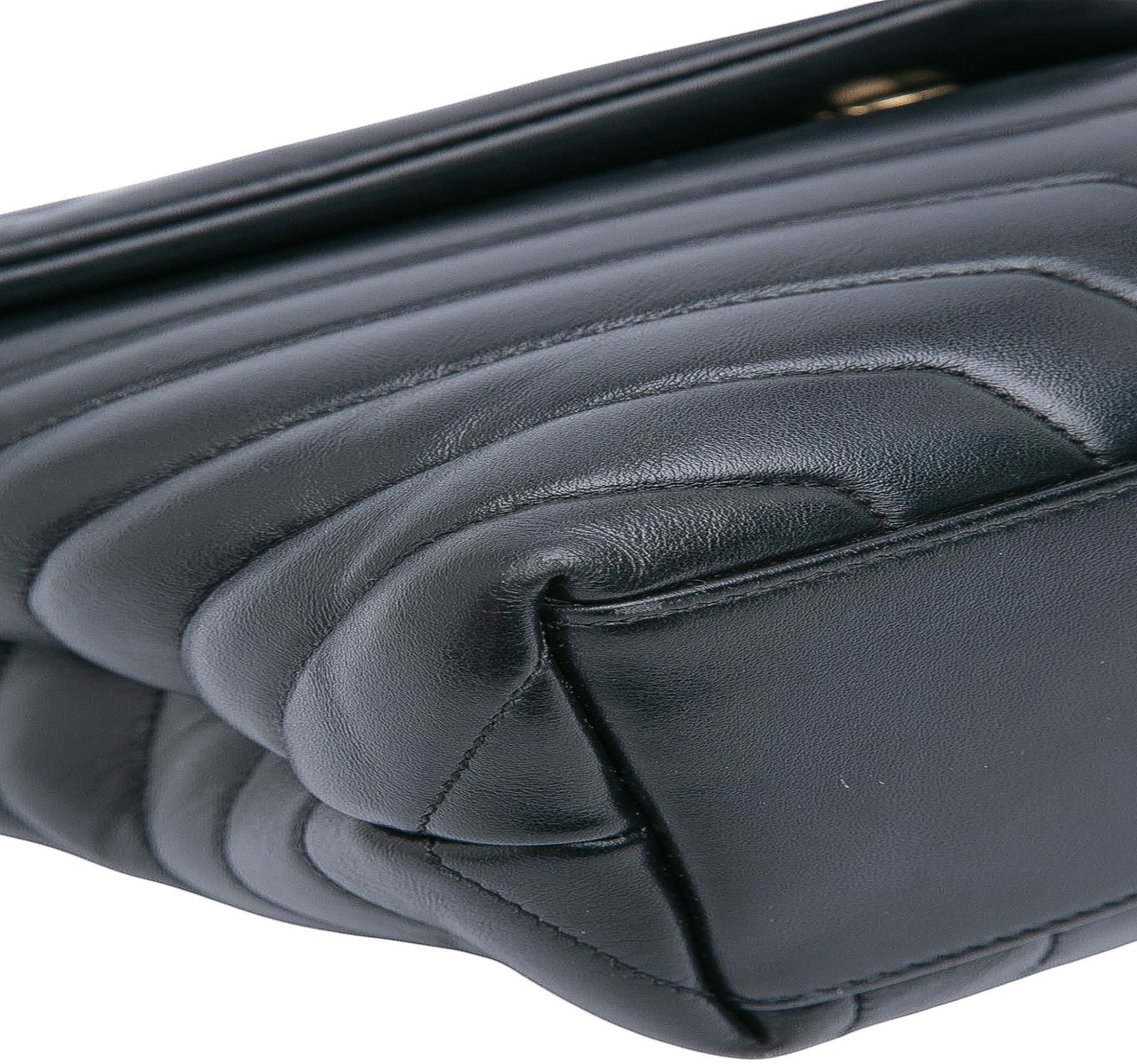 Saint Laurent Medium Matelasse Leather LouLou Shoulder Bag Zwart