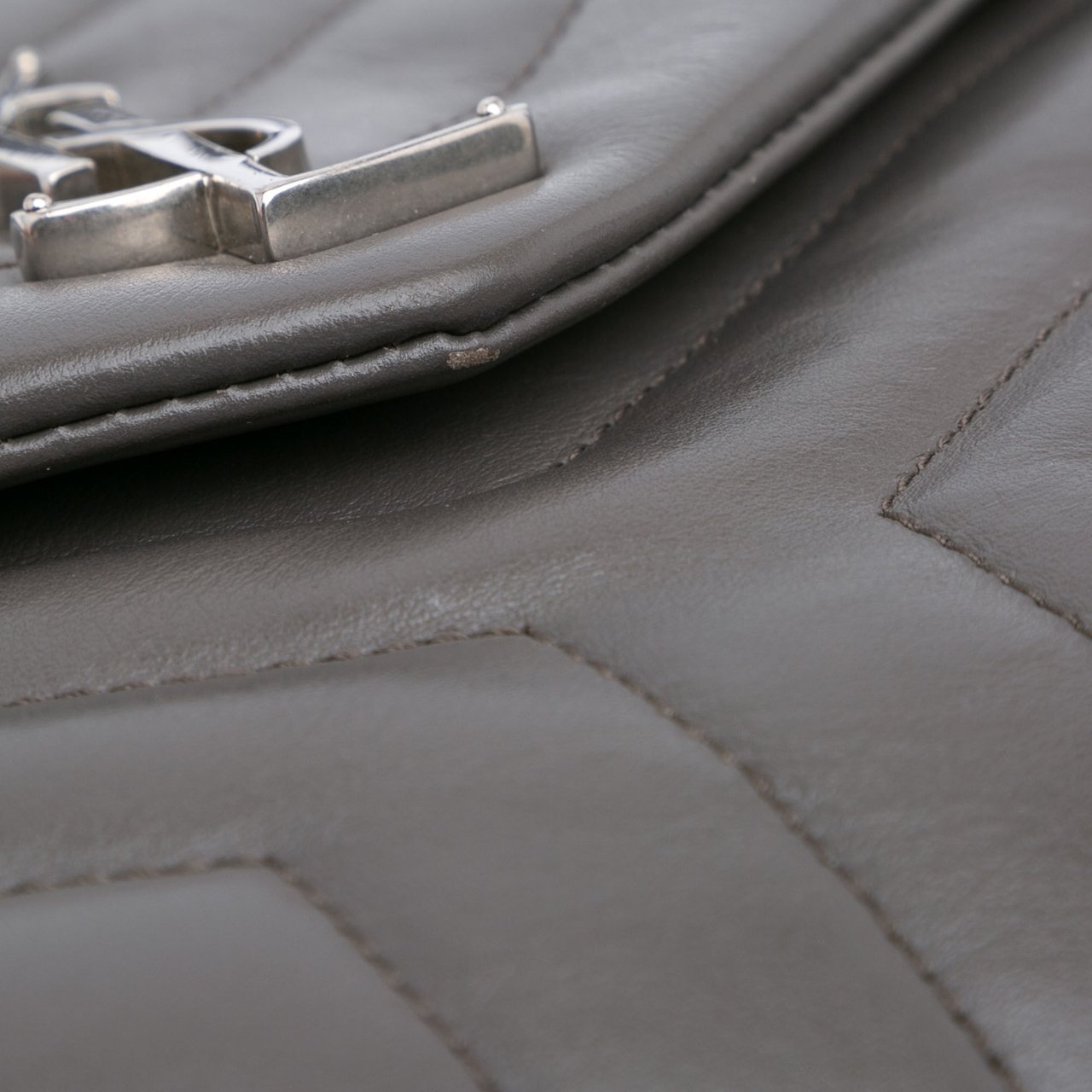 Saint Laurent Large Leather Monogram Matelasse LouLou Shoulder Bag Grijs