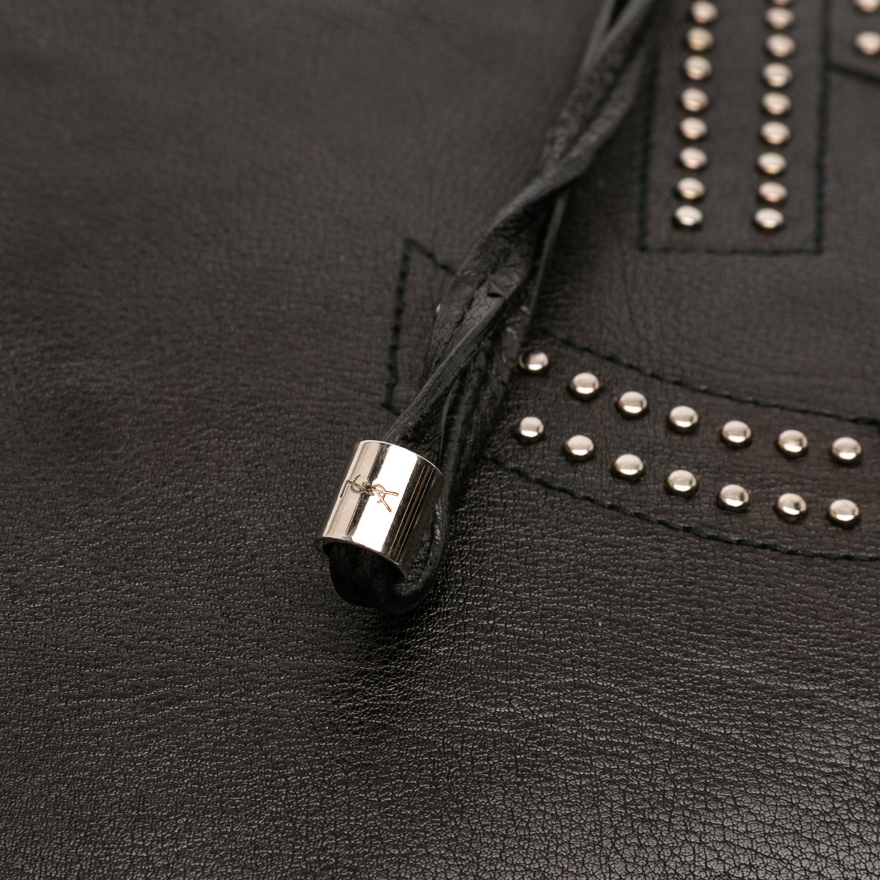 Saint Laurent Calfskin Studded Kahala Sac Tote Zwart