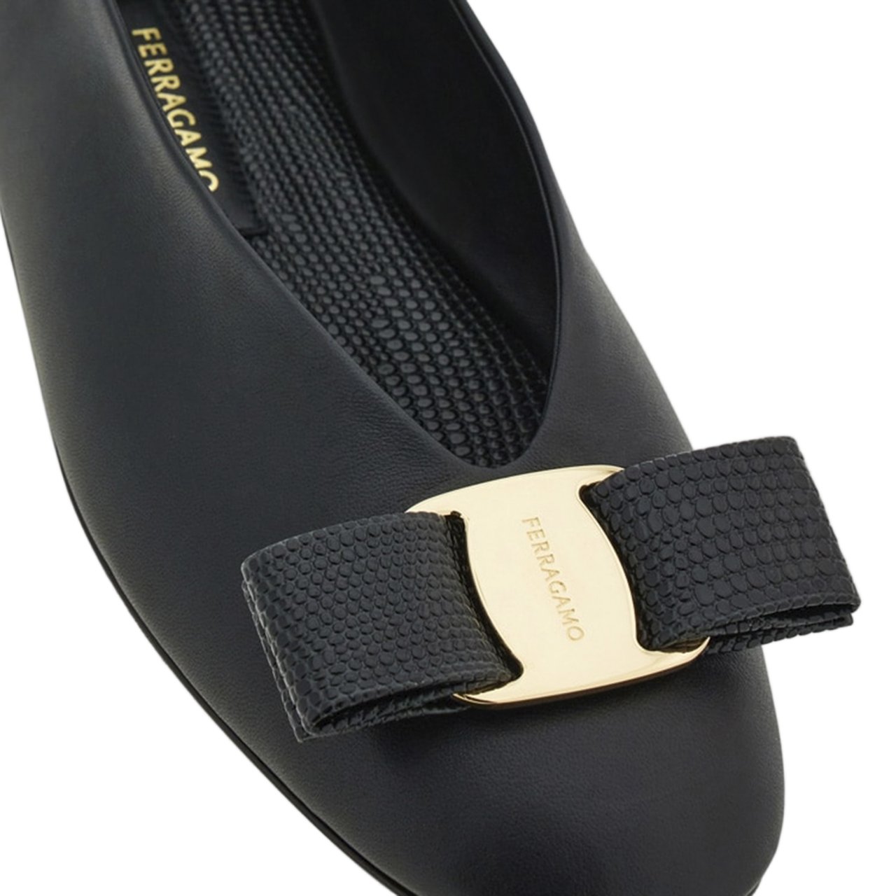 Salvatore Ferragamo Glossy Leather Ballerina Flats With Signature Bow Zwart