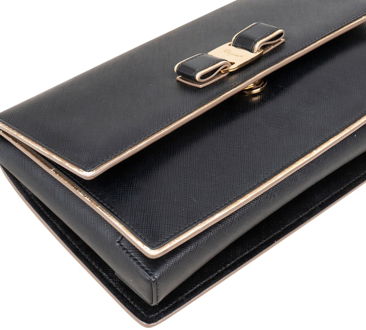 Salvatore Ferragamo Saffiano Leather Vara Bow Crossbody Bag Zwart