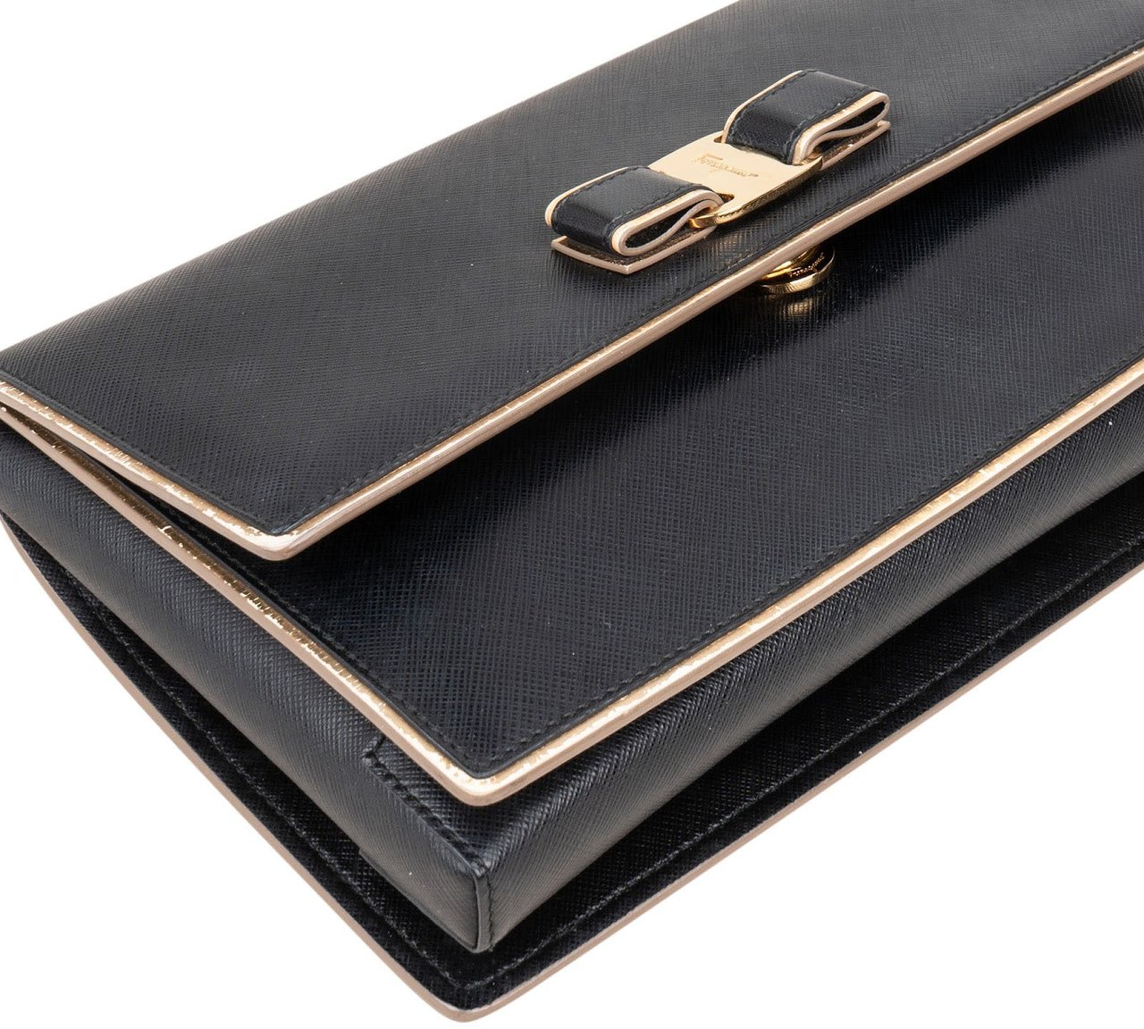 Salvatore Ferragamo Salvatore Ferragamo Saffiano Leather Vara Bow Crossbody Bag Zwart