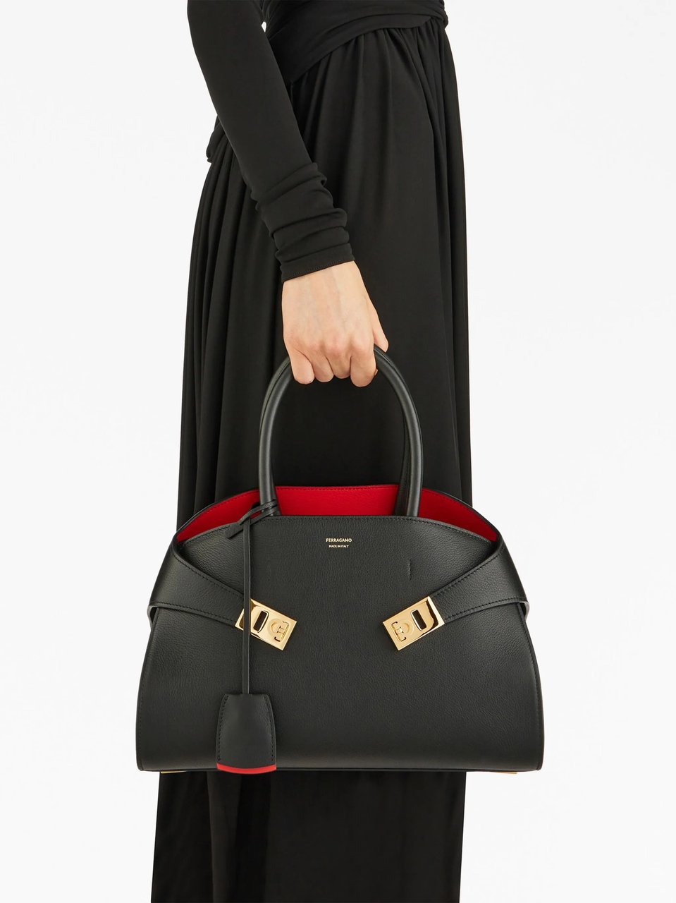 Salvatore Ferragamo Leather Hug Th S Structured Shoulder Bag Zwart