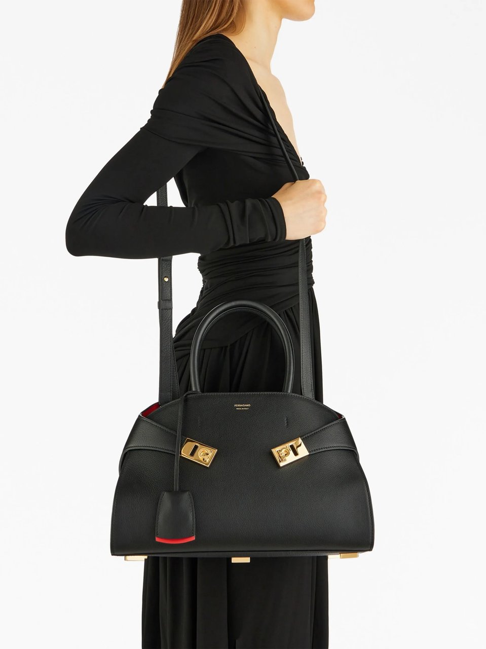 Salvatore Ferragamo Leather Hug Th S Structured Shoulder Bag Zwart