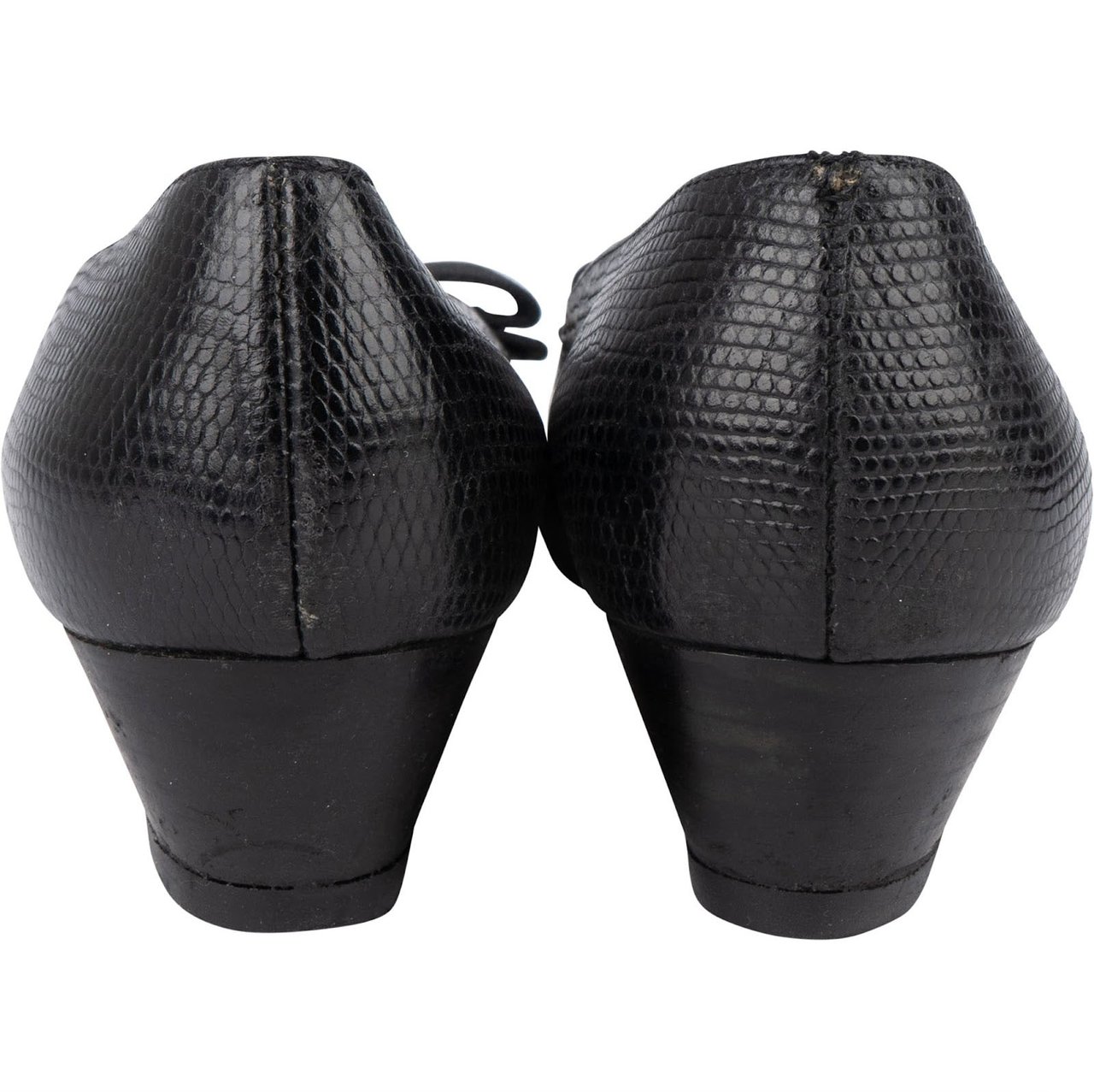 Salvatore Ferragamo Salvatore Ferragamo Black Grained Leather Vara Pumps (38-39) Zwart