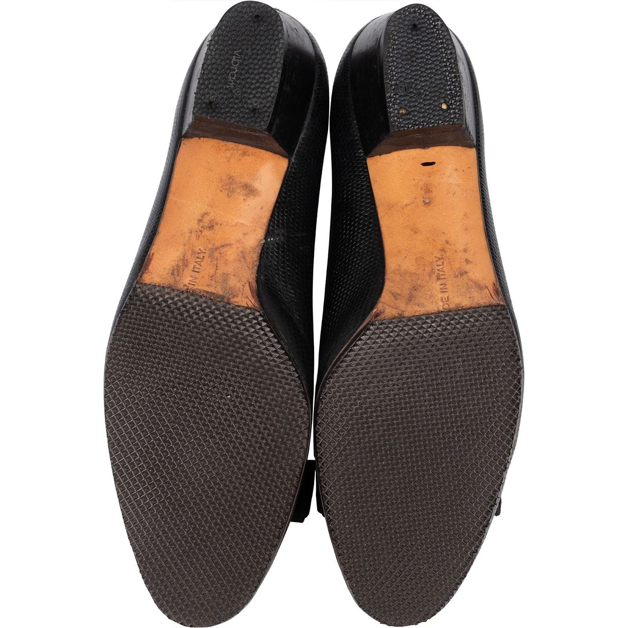 Salvatore Ferragamo Salvatore Ferragamo Black Grained Leather Vara Pumps (38-39) Zwart