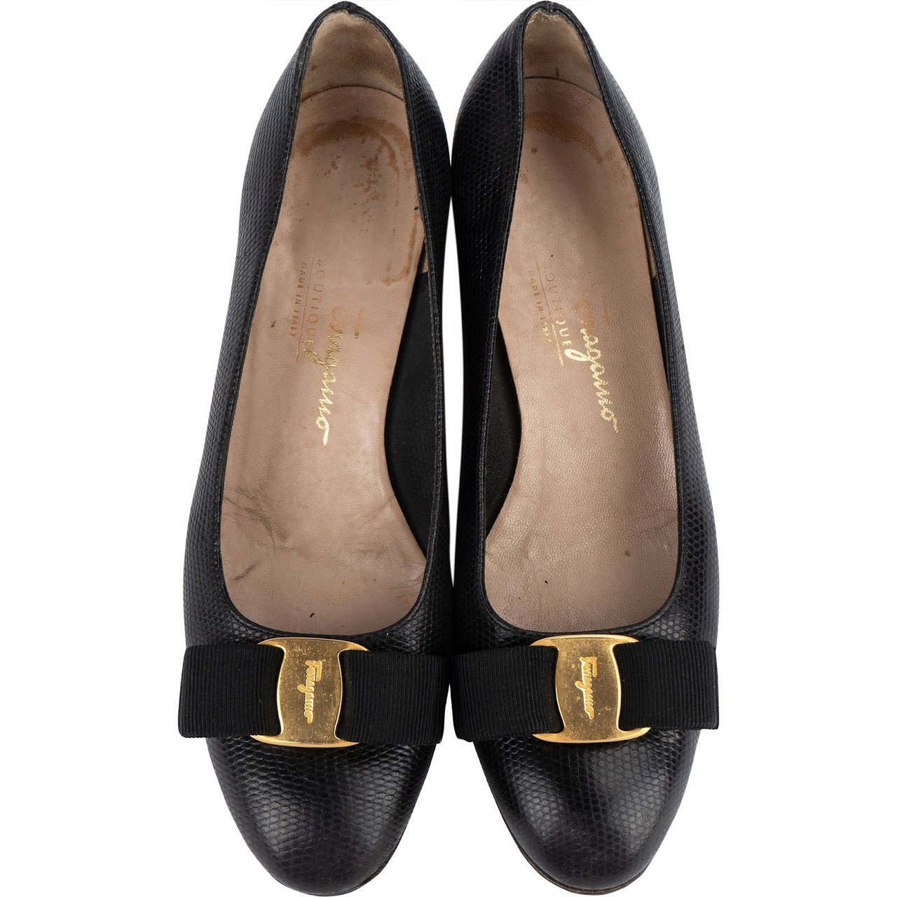 Salvatore Ferragamo Salvatore Ferragamo Black Grained Leather Vara Pumps (38-39) Zwart