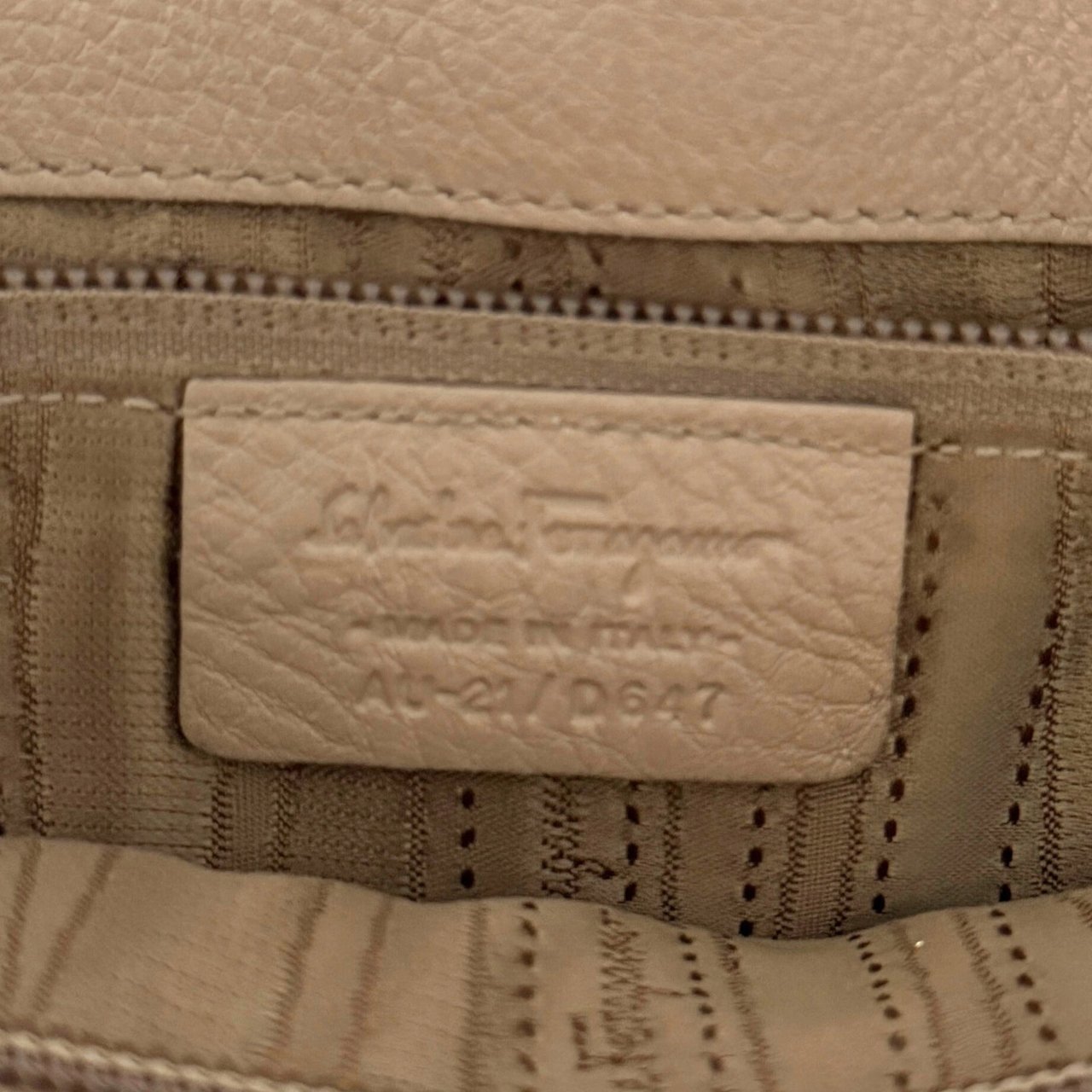 Salvatore Ferragamo Salvatore Ferragamo Sofia Satchel Bag Taupe / sehr gut Taupe