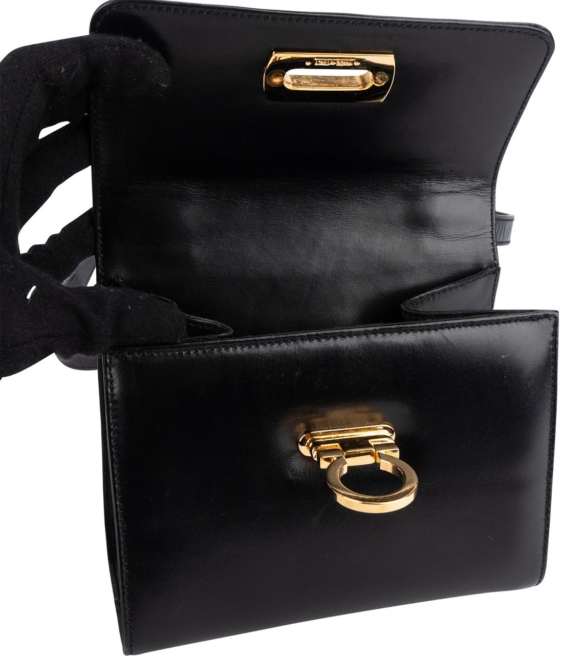 Salvatore Ferragamo Leather Gancini Mini Flap Crossbody Bag Zwart
