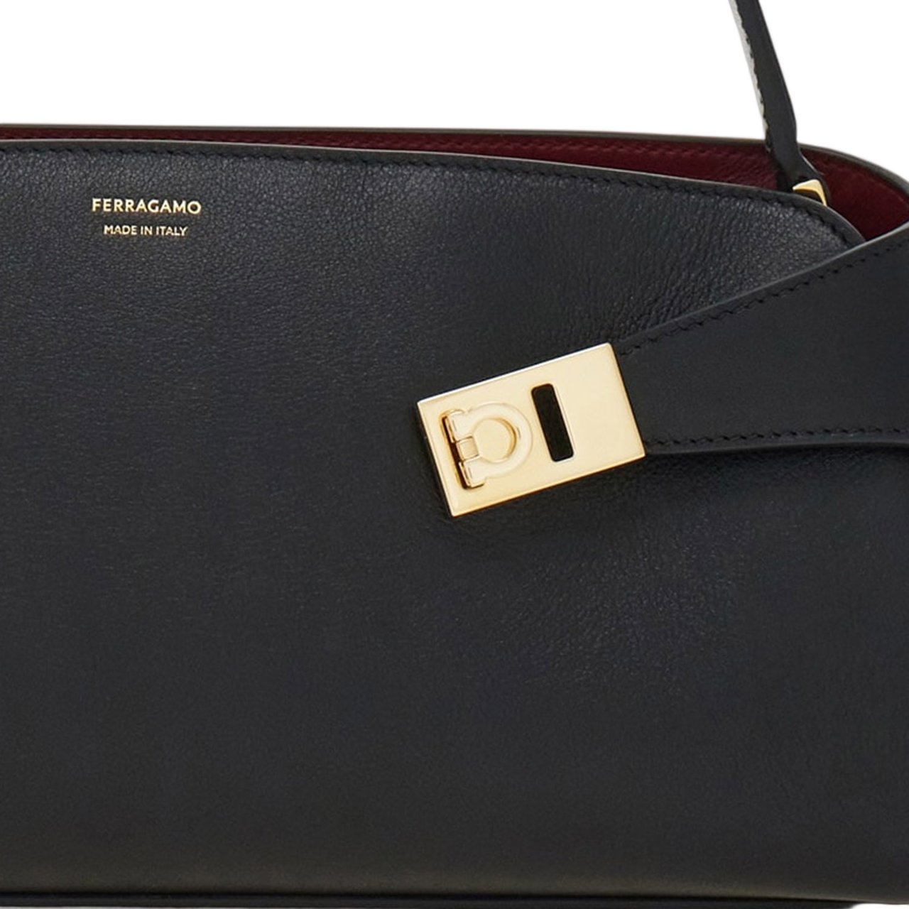 Salvatore Ferragamo Embossed Leather Shoulder Bag with Gancini Buckle Closure Zwart
