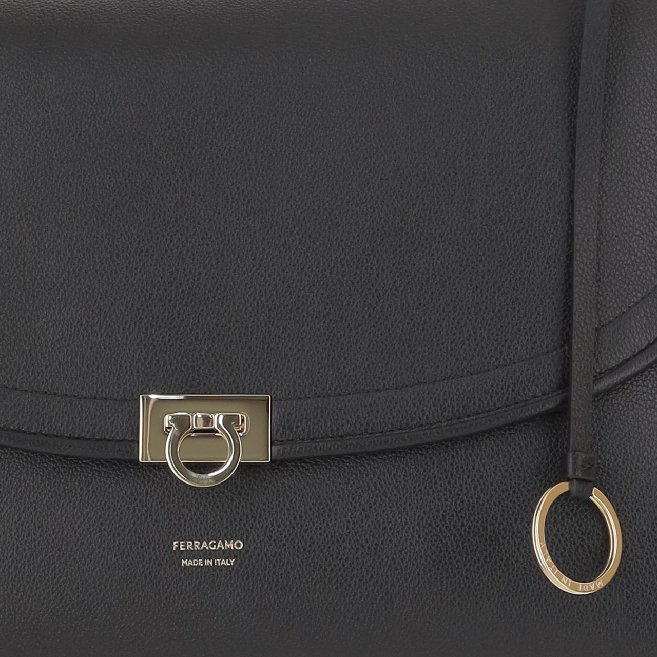 Salvatore Ferragamo Embossed Leather Shoulder Bag With Hook-And-Eye Closure Zwart