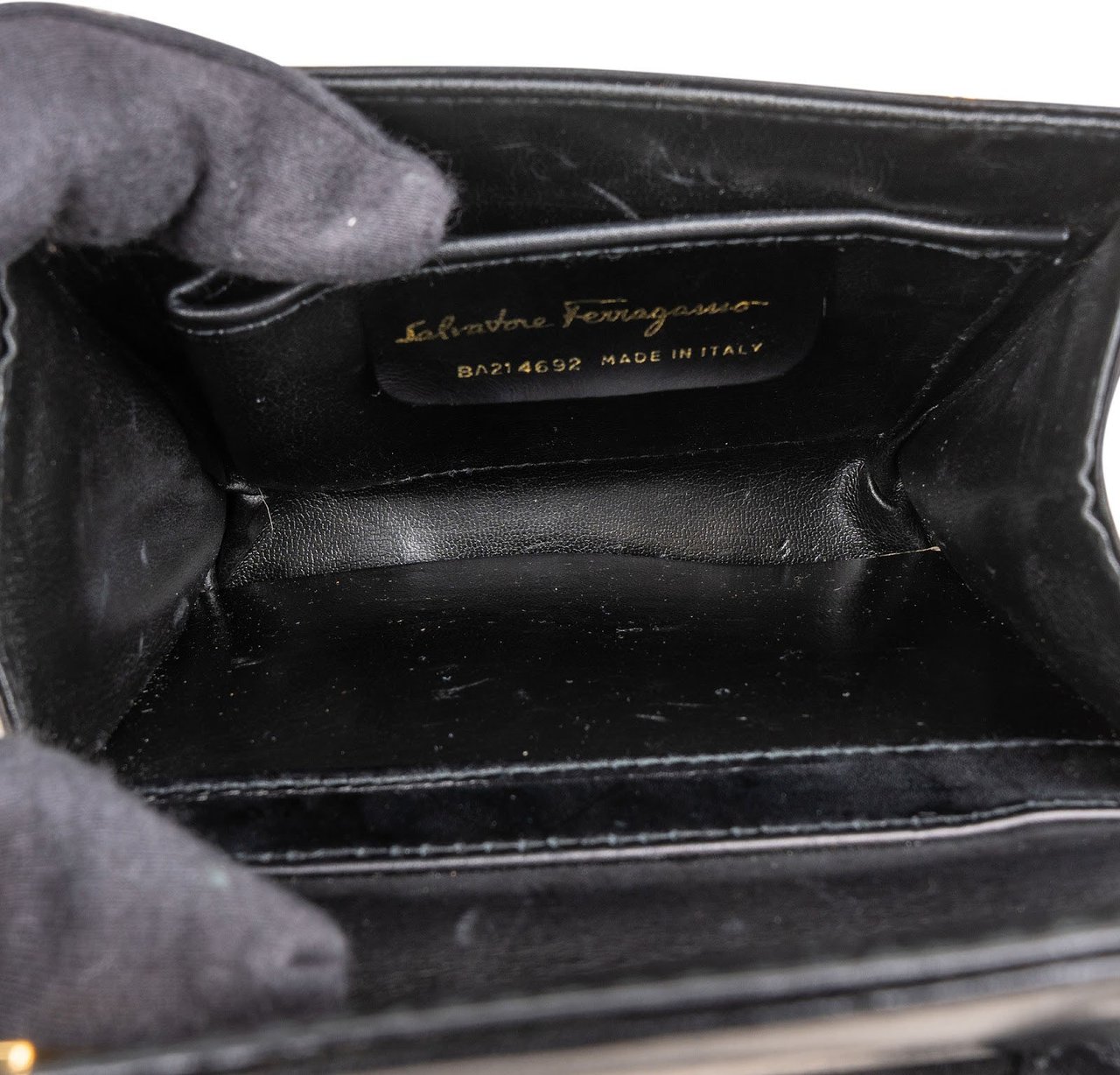 Salvatore Ferragamo Leather Gancini Flap Crossbody Bag Zwart