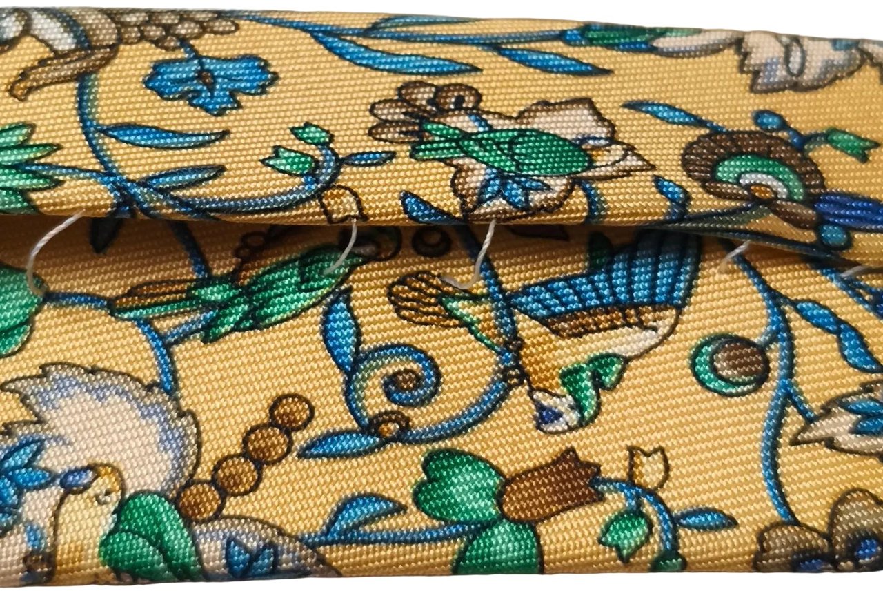 Salvatore Ferragamo Bird Floral Print Silk Tie Krawatte Geel
