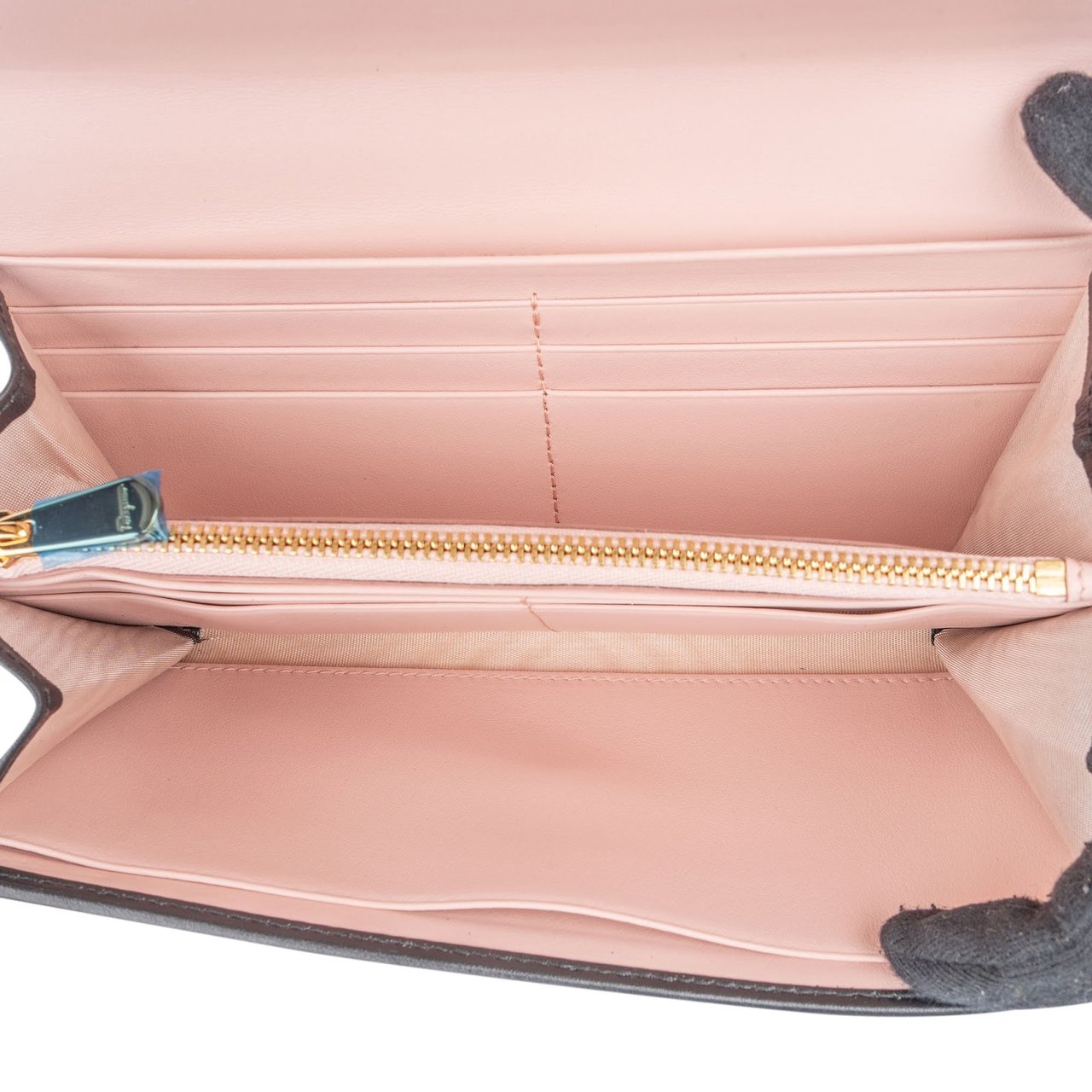 Salvatore Ferragamo Leather Diadora Pins Flap Wallet Zwart
