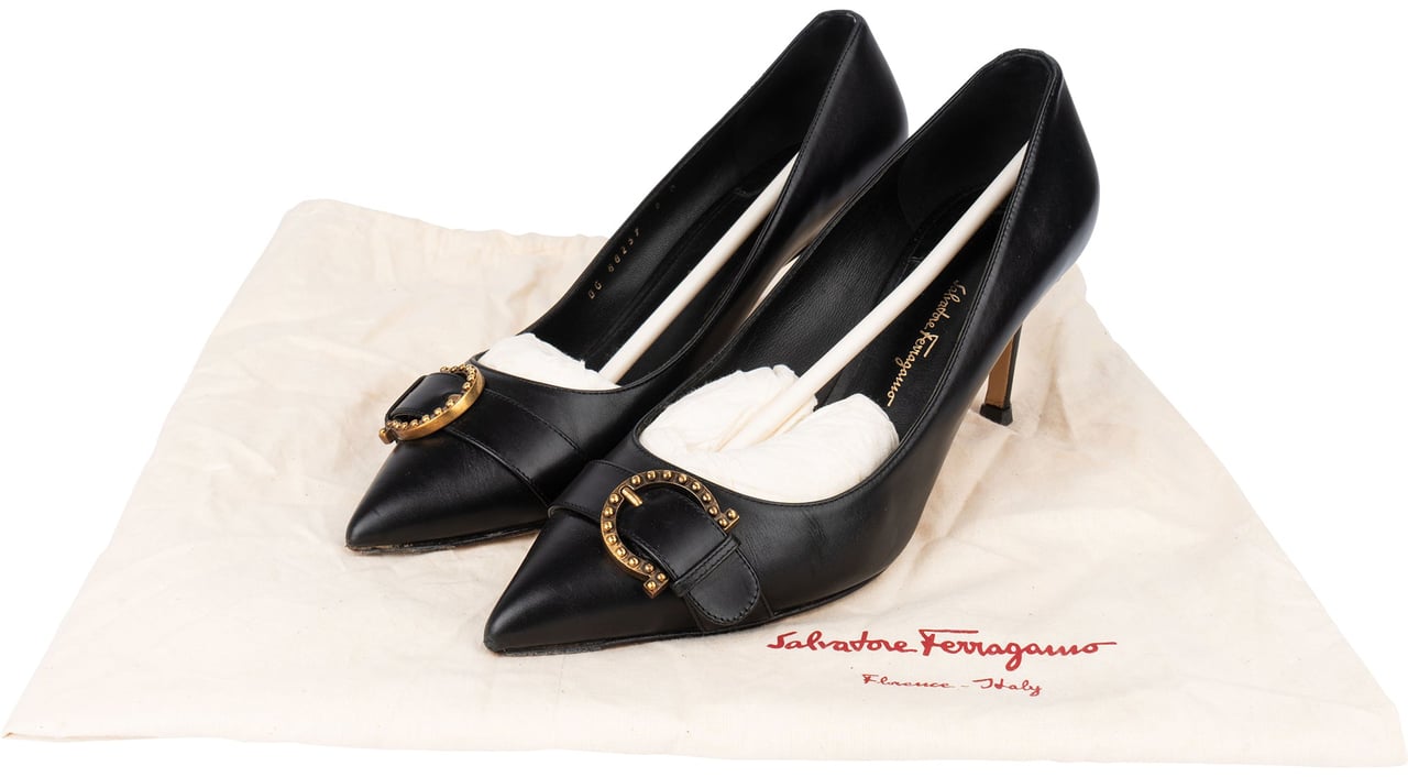 Salvatore Ferragamo Salvatore Ferragamo Black Leather Heels (38,5) Zwart