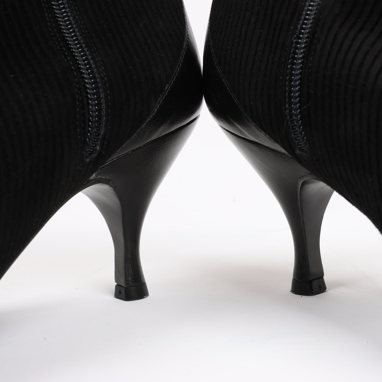 Salvatore Ferragamo Salvatore Ferragamo Gancini Leather & Suede Ankle Boots in Black, Size 4.5 US Zwart