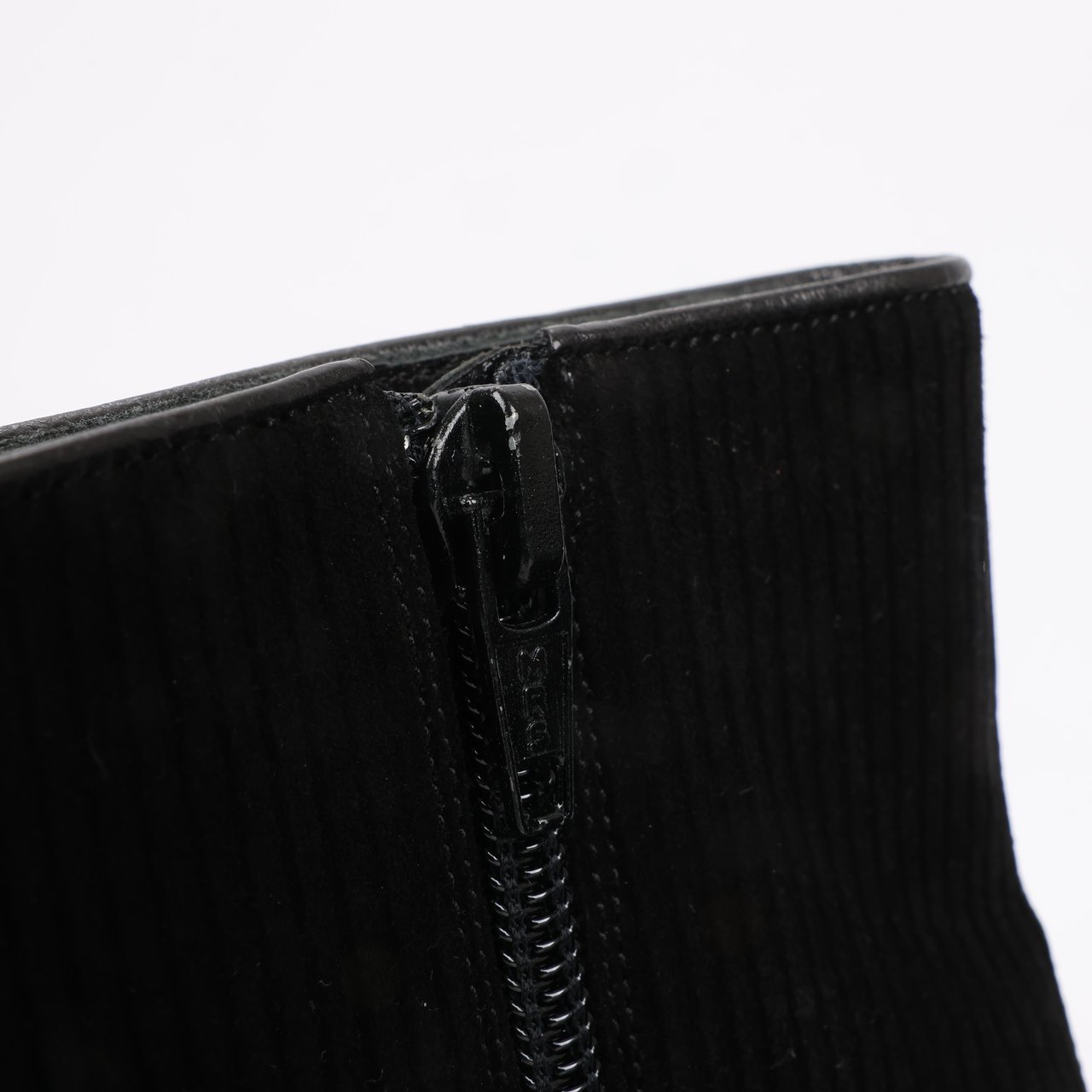 Salvatore Ferragamo Salvatore Ferragamo Gancini Leather & Suede Ankle Boots in Black, Size 4.5 US Zwart