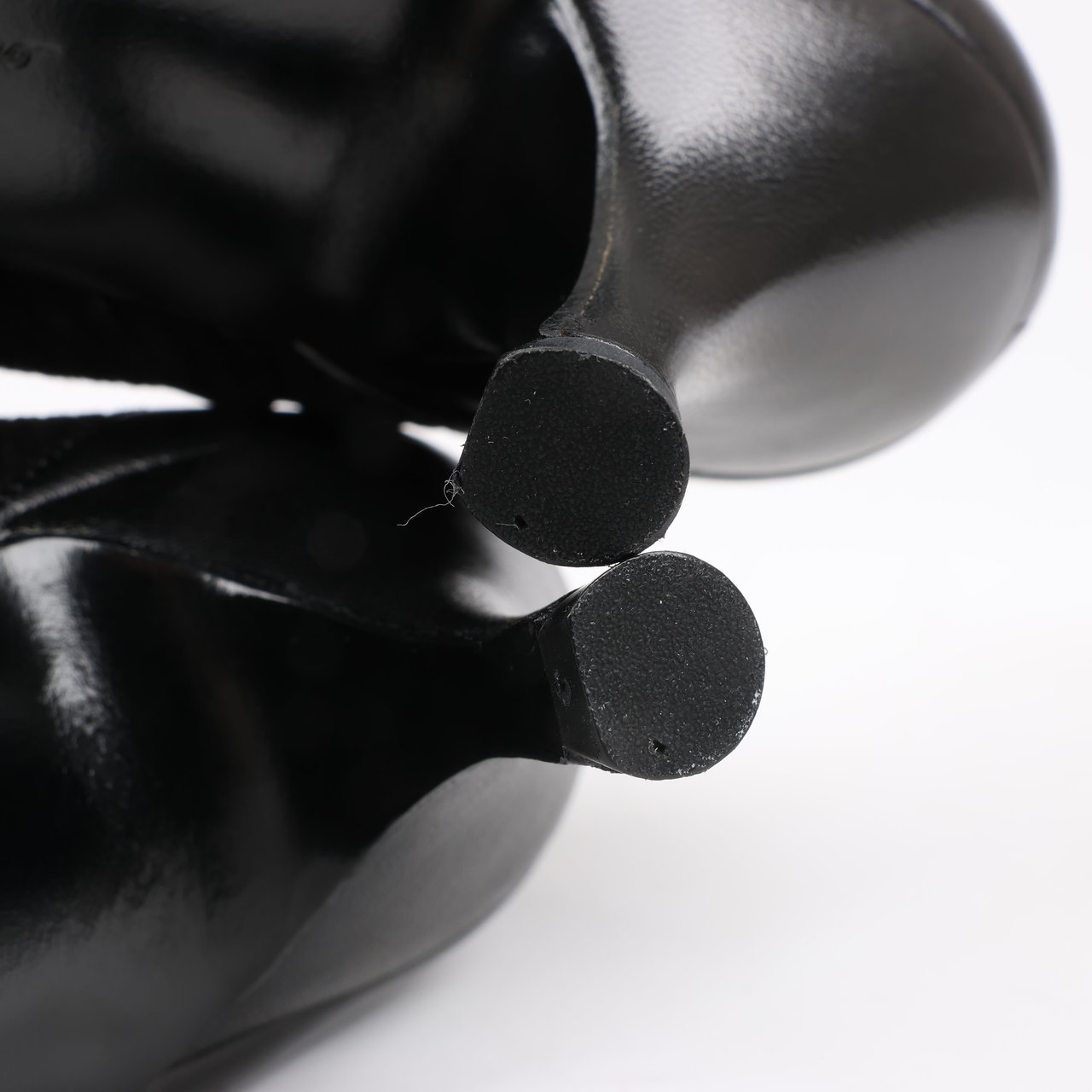 Salvatore Ferragamo Salvatore Ferragamo Gancini Leather & Suede Ankle Boots in Black, Size 4.5 US Zwart