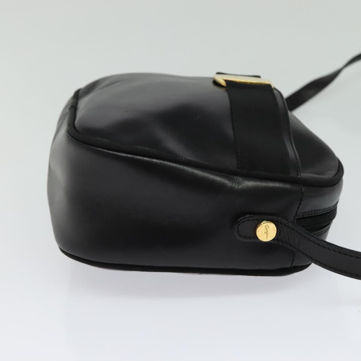 Salvatore Ferragamo Vara Bow Camera Leather Zwart