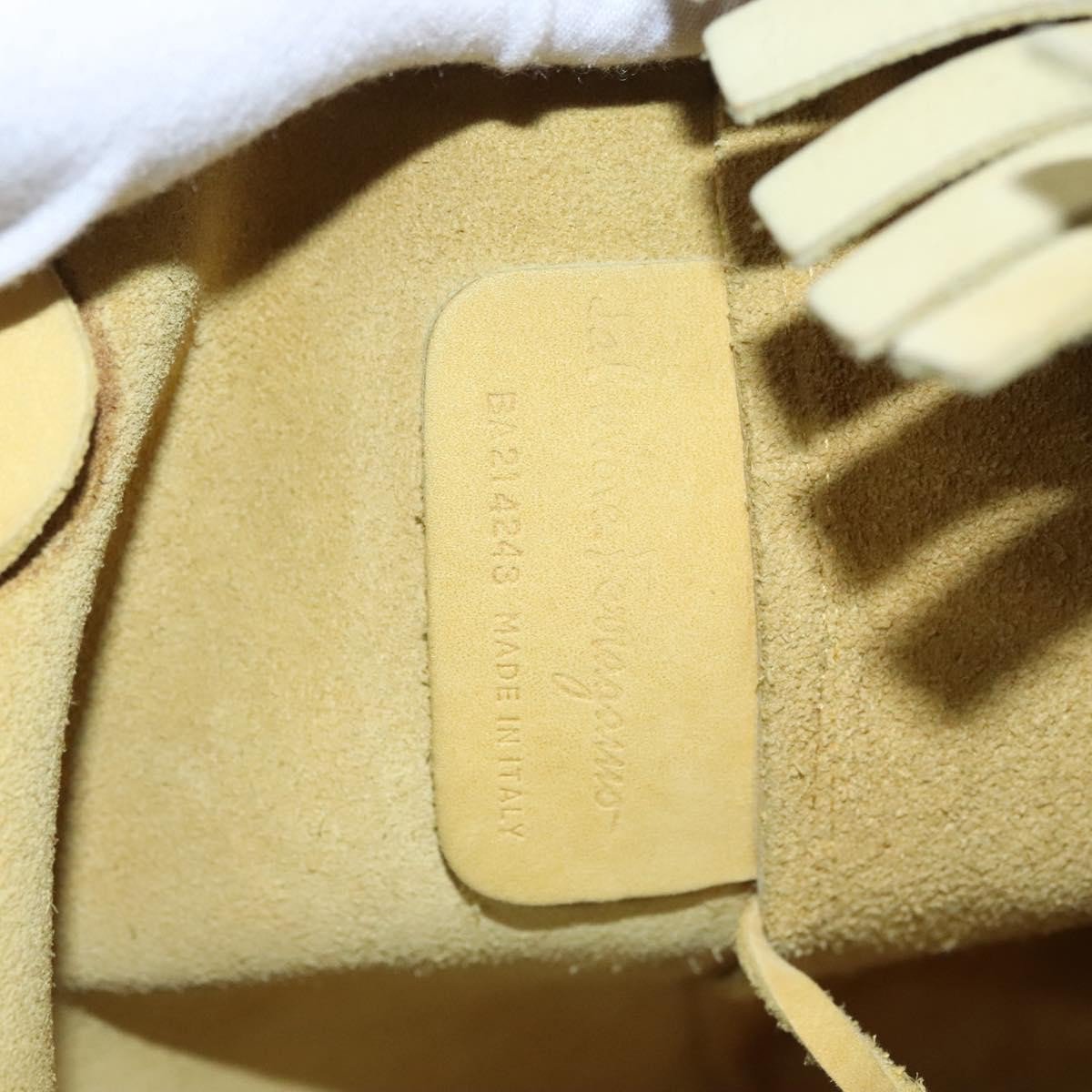 Salvatore Ferragamo Vintage Suede Geel