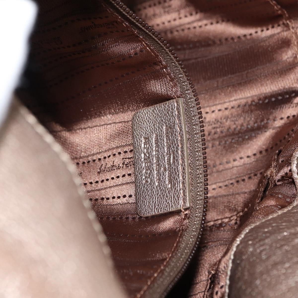 Salvatore Ferragamo Salvatore Ferragamo Miss Vara Hobo Leather Goud