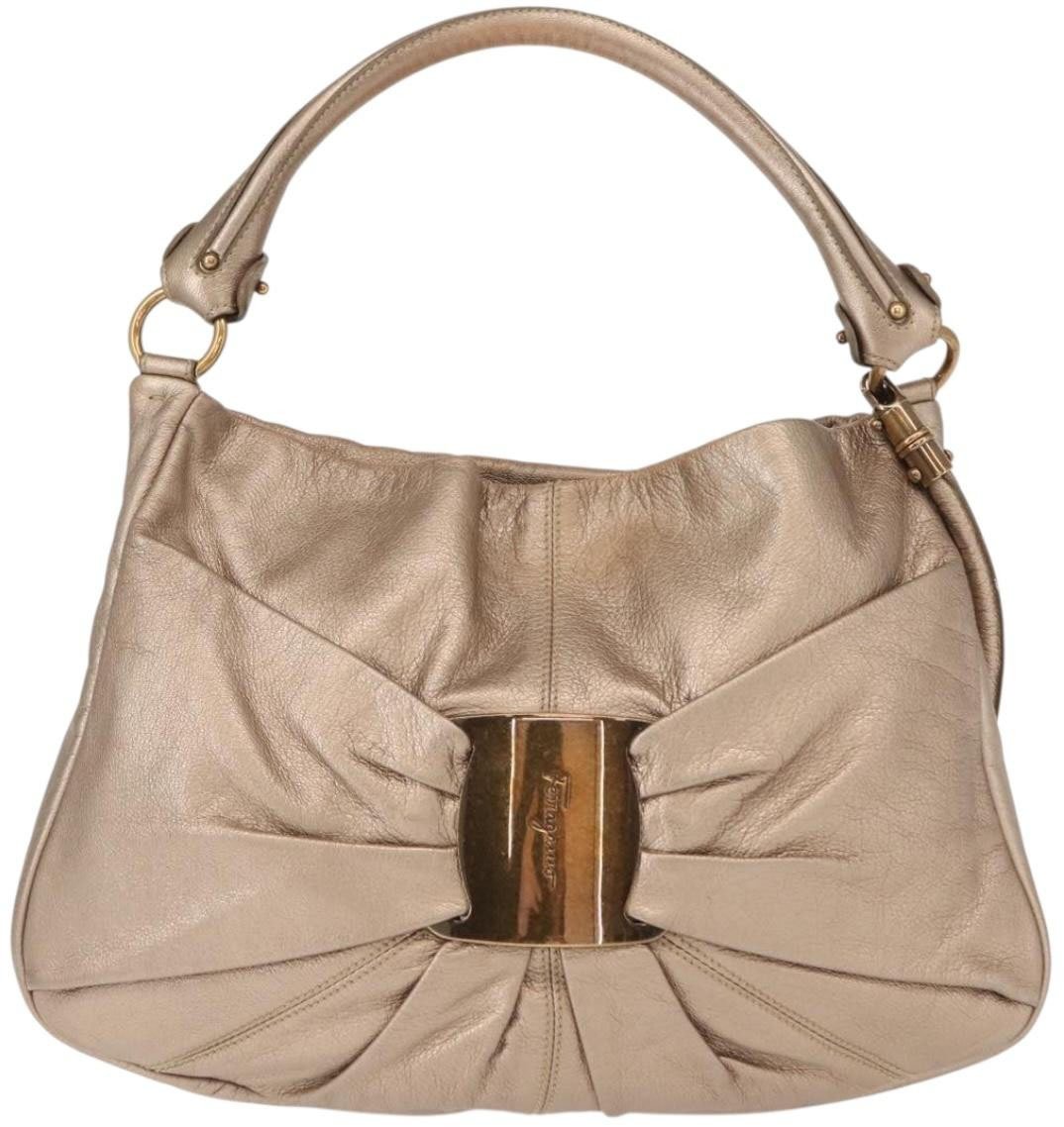 Salvatore Ferragamo Salvatore Ferragamo Miss Vara Hobo Leather Goud