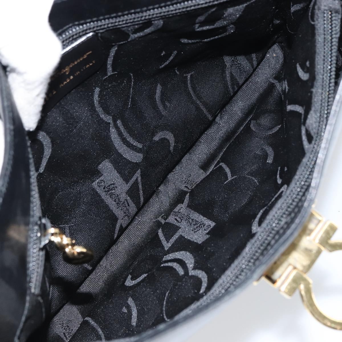 Salvatore Ferragamo Salvatore Ferragamo Gancio Flap Hobo Leather Medium Zwart