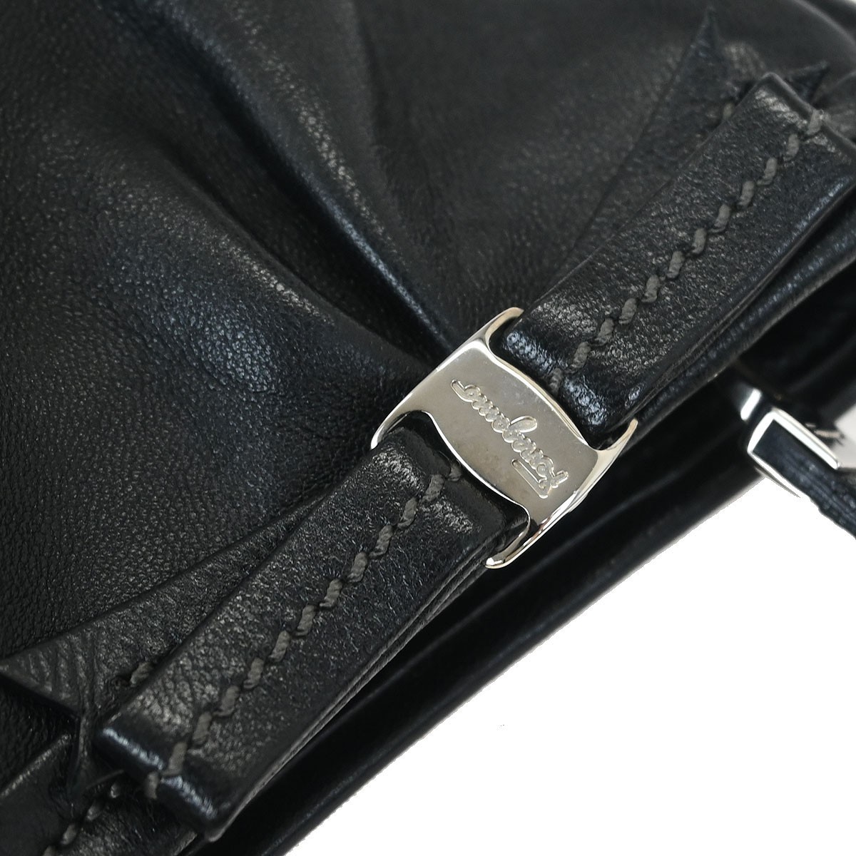 Salvatore Ferragamo Salvatore Ferragamo Vara Bow Hobo Leather Zwart