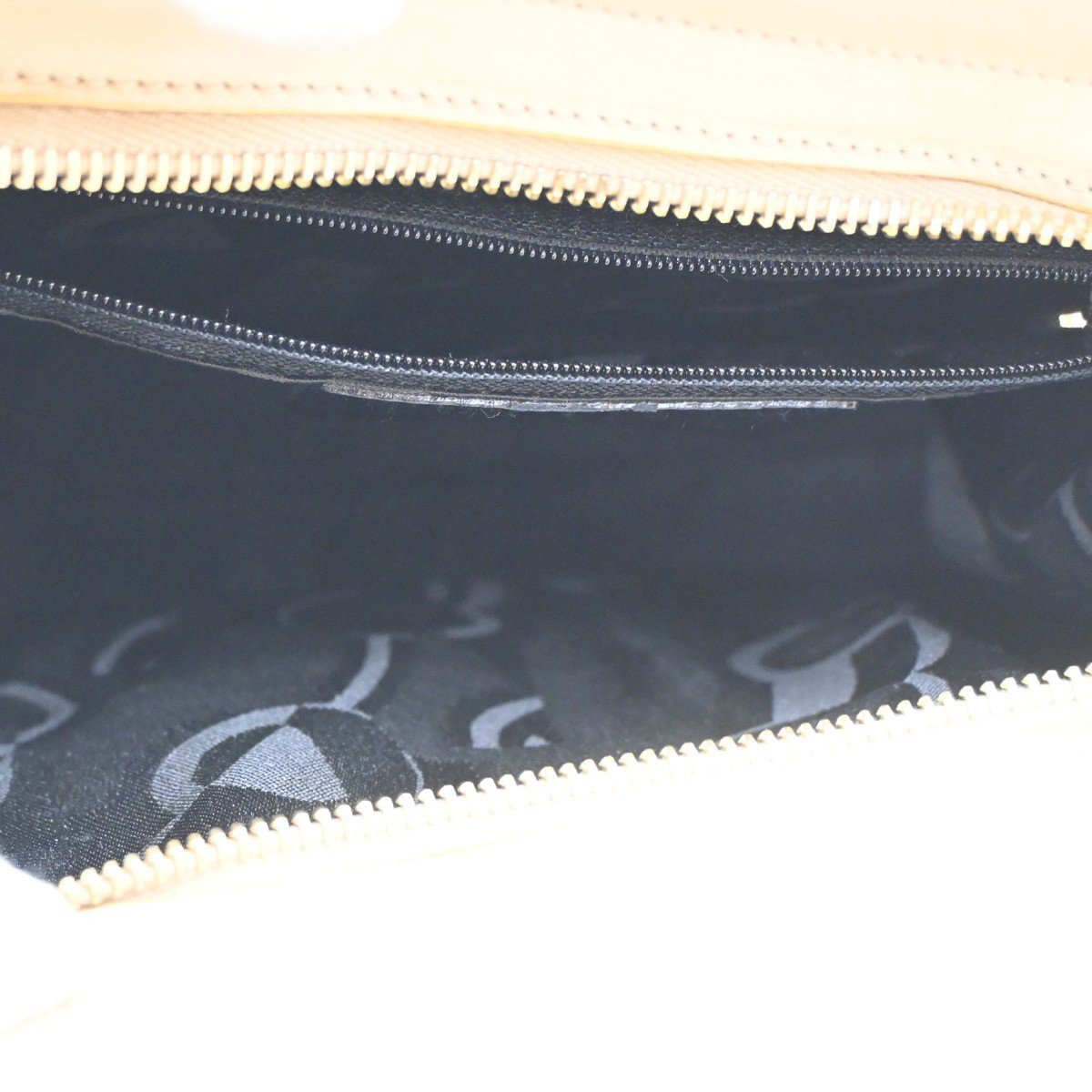 Salvatore Ferragamo Vara Leather Zwart