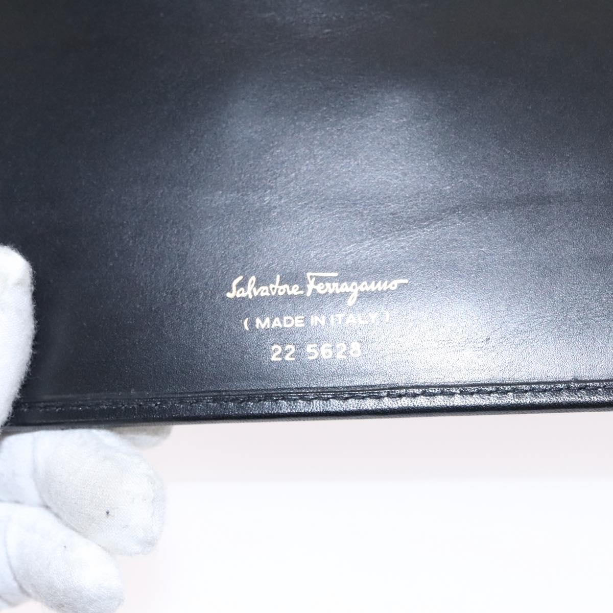 Salvatore Ferragamo Salvatore Ferragamo Gancini Flap Wallet Leather Zwart