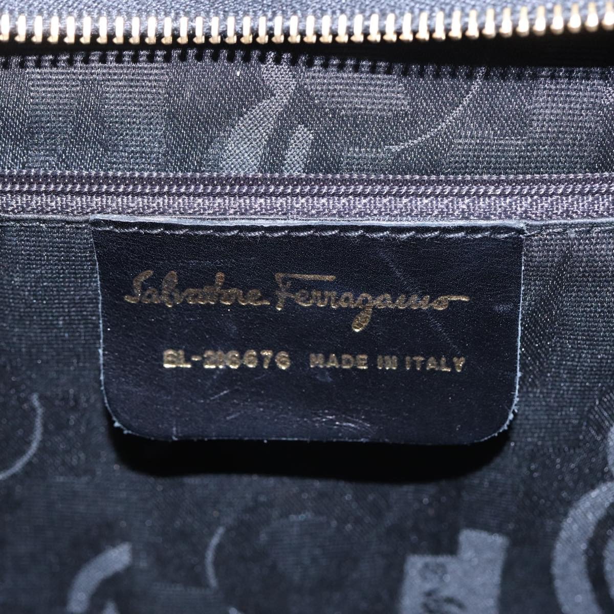 Salvatore Ferragamo Vara Patent Leather Zwart
