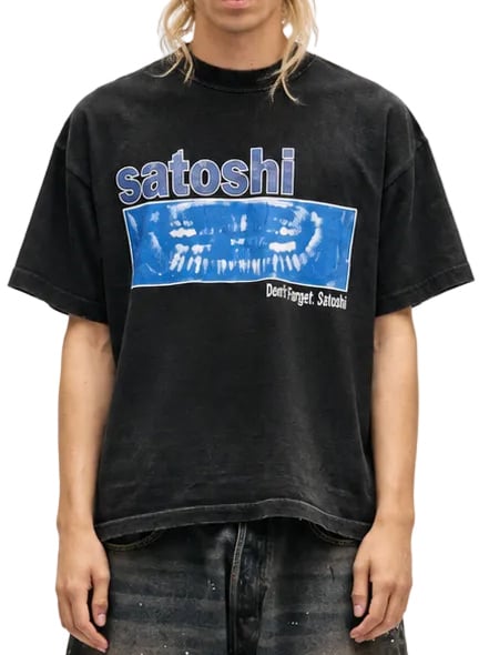 Satoshi Nakamoto DON'T FORGET TO SMILE TEE BLACK Divers