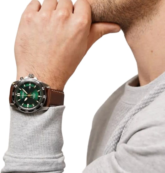 Seiko Horloge SKA791P1 Staal Kinetic 100m Waterdicht met Groen Wijzerplaat en Bruin Leren Horlogeband 43mm Bruin