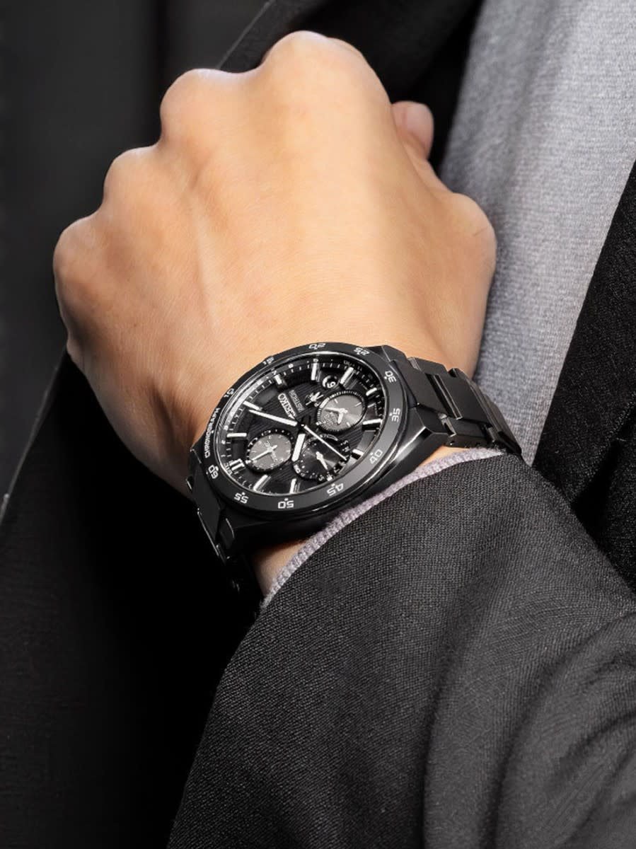 Seiko Seiko Horloge SSH155J1 Astron Titanium met Zwarte Coating GPS Solar Saffierglas 100m Waterdicht 43mm Divers