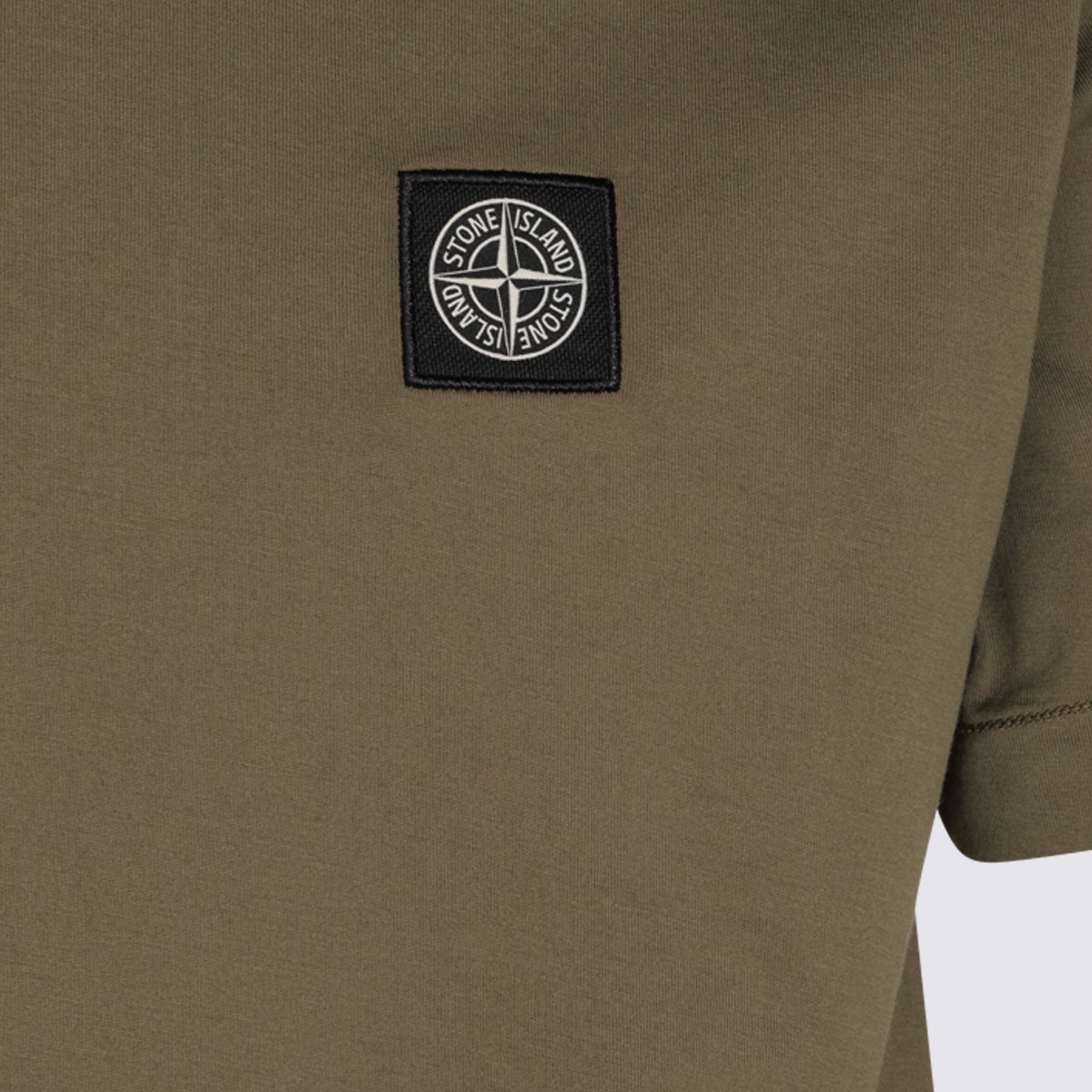 Stone Island Minimalist Olive T-Shirt with Signature Emblem Grijs