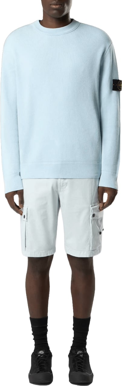 Stone Island Geribbelde, zachte biologische katoenen trui met ronde hals in hemelsblauw. Lichtblauw