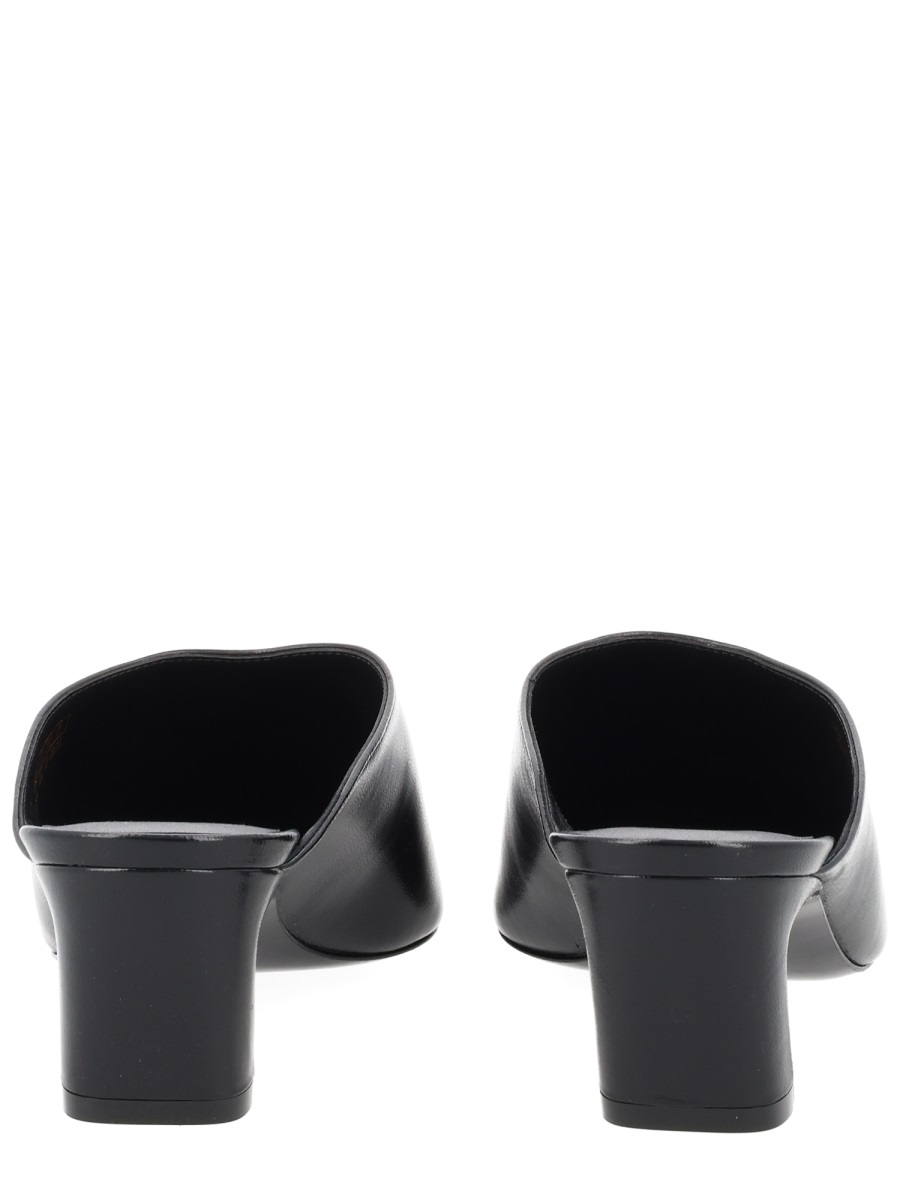 Stuart Weitzman Black Pointed Toe Curved Upper Mules Zwart