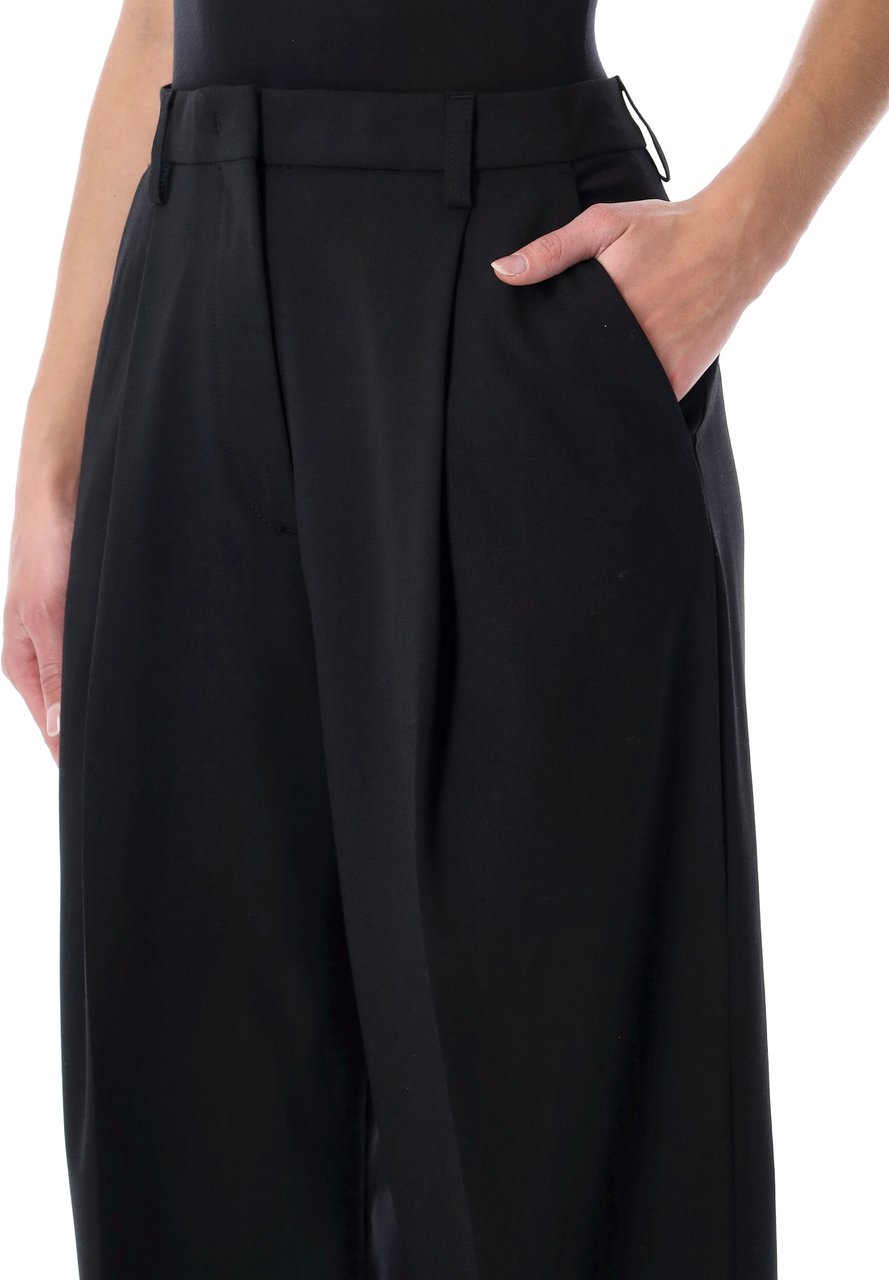 The Latest C-Axel Nero Zwart